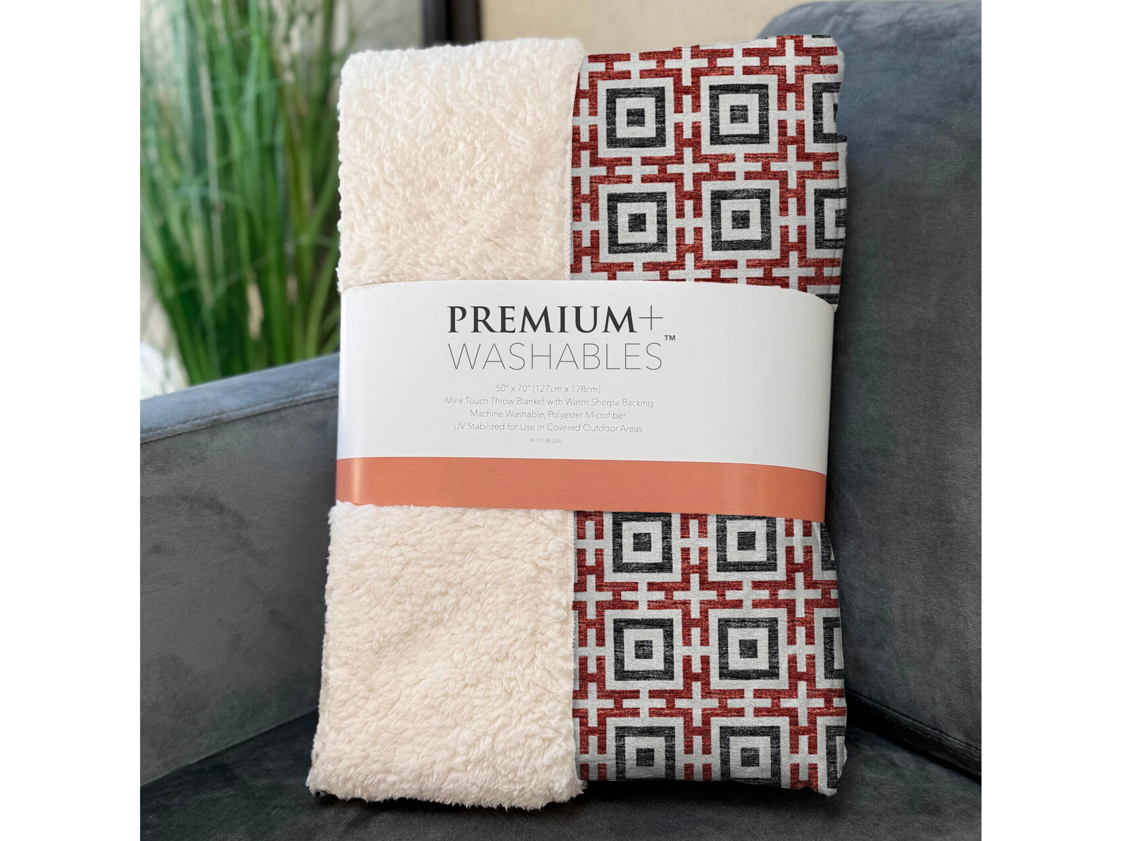 Dalyn Sherpa Red Polyester Throw