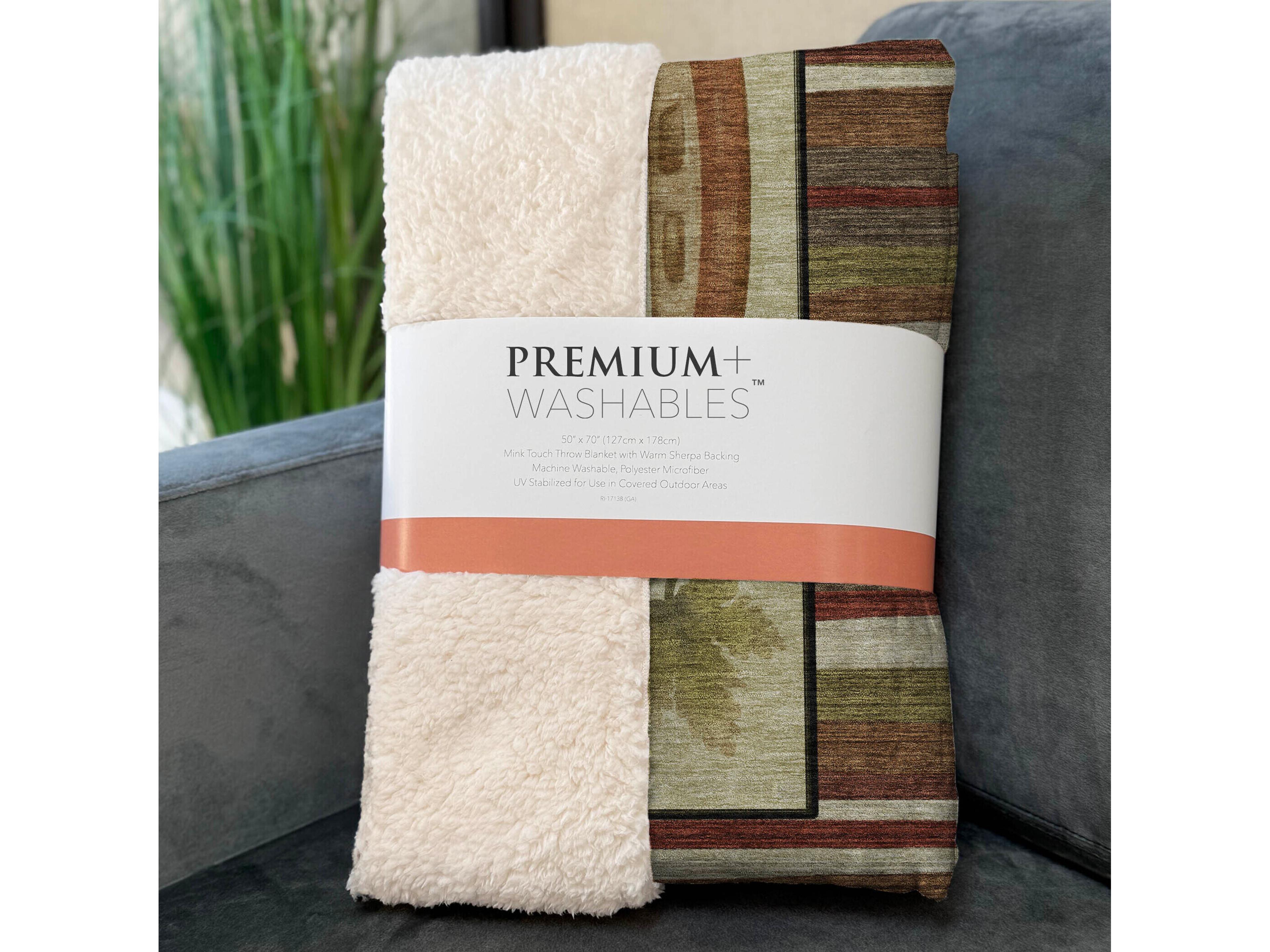 Dalyn Sherpa Red Polyester Throw