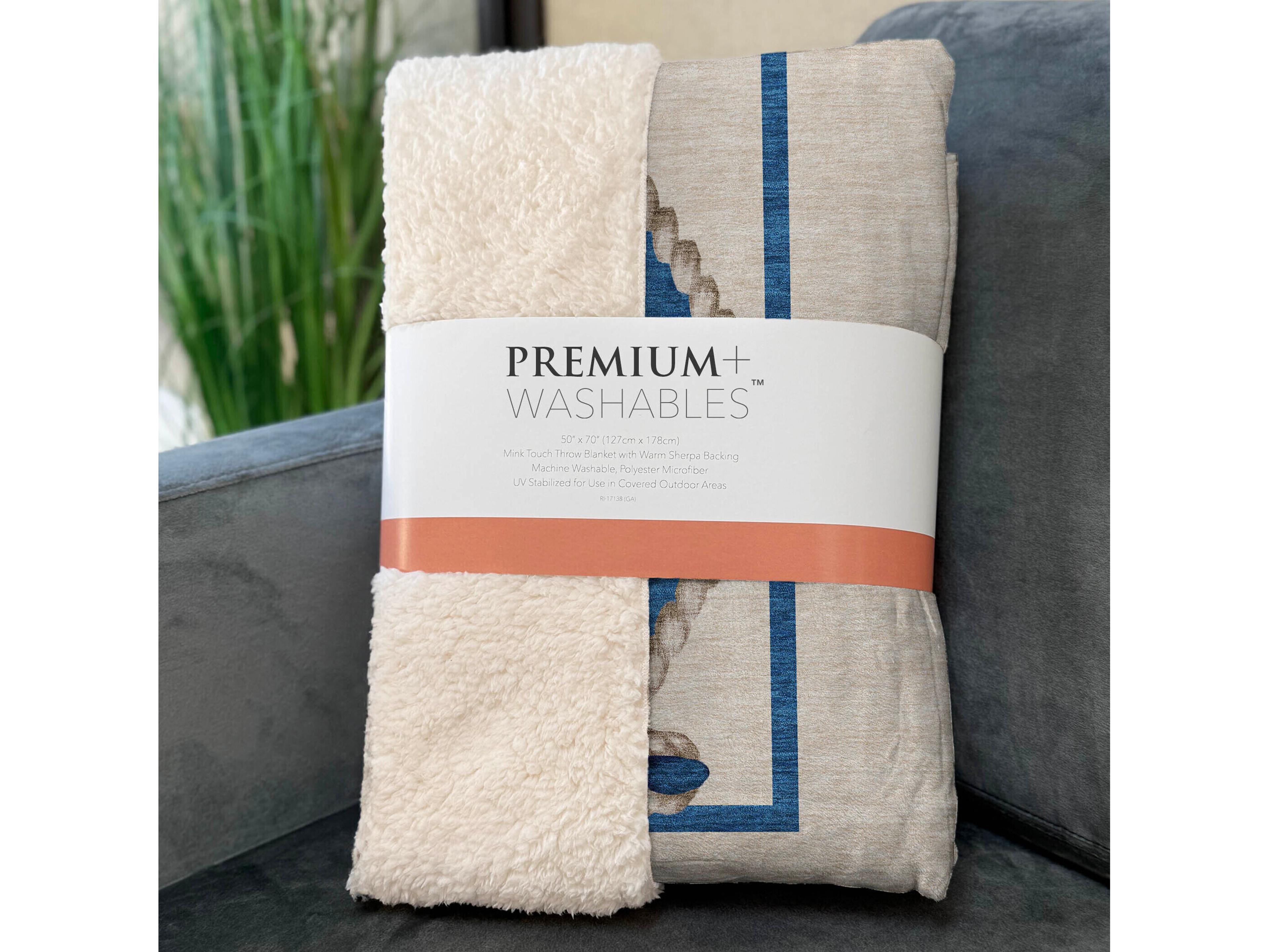 Dalyn Sherpa Ivory Polyester Throw