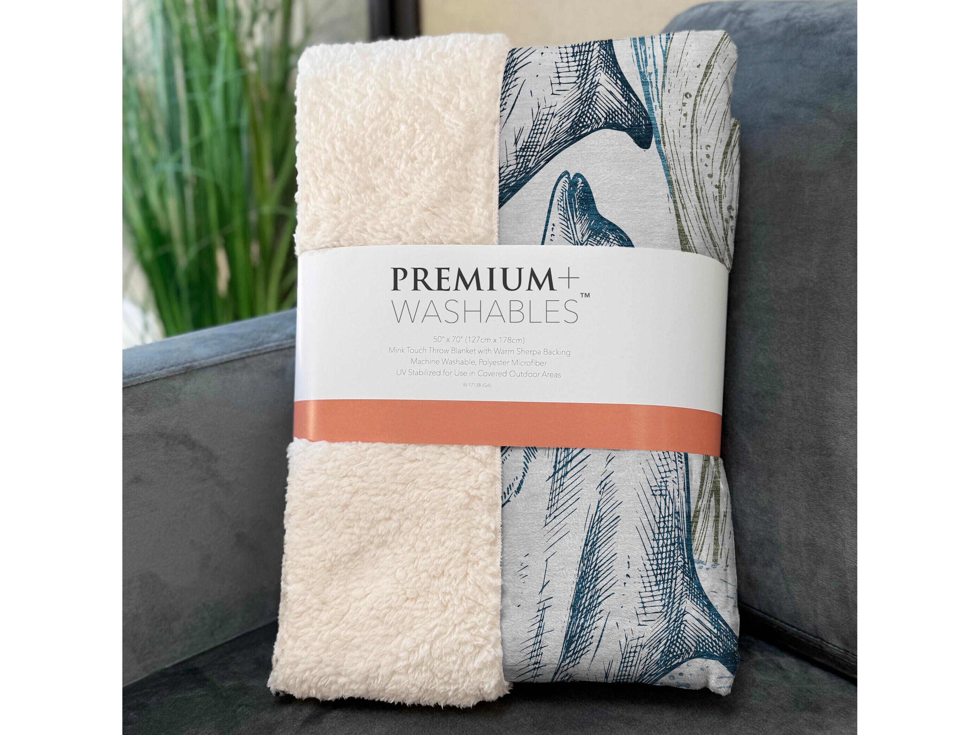 Dalyn Sherpa Ivory Polyester Throw