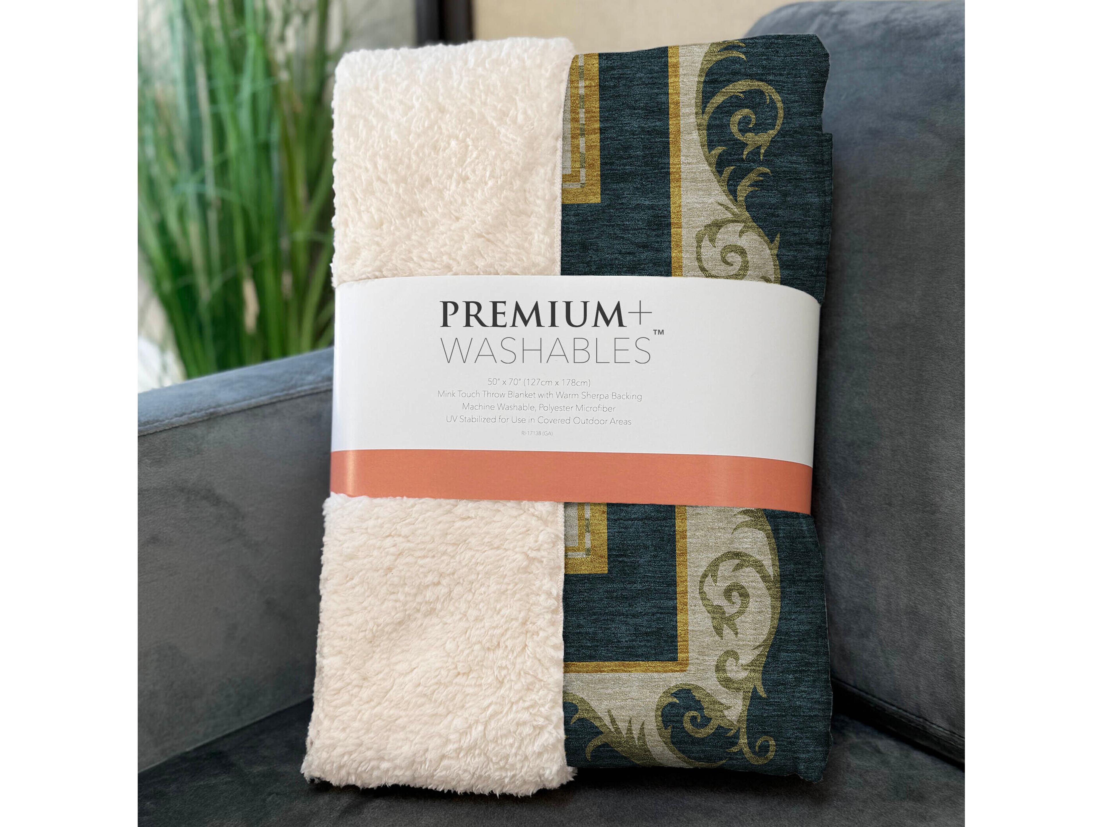 Dalyn Sherpa Black Polyester Throw