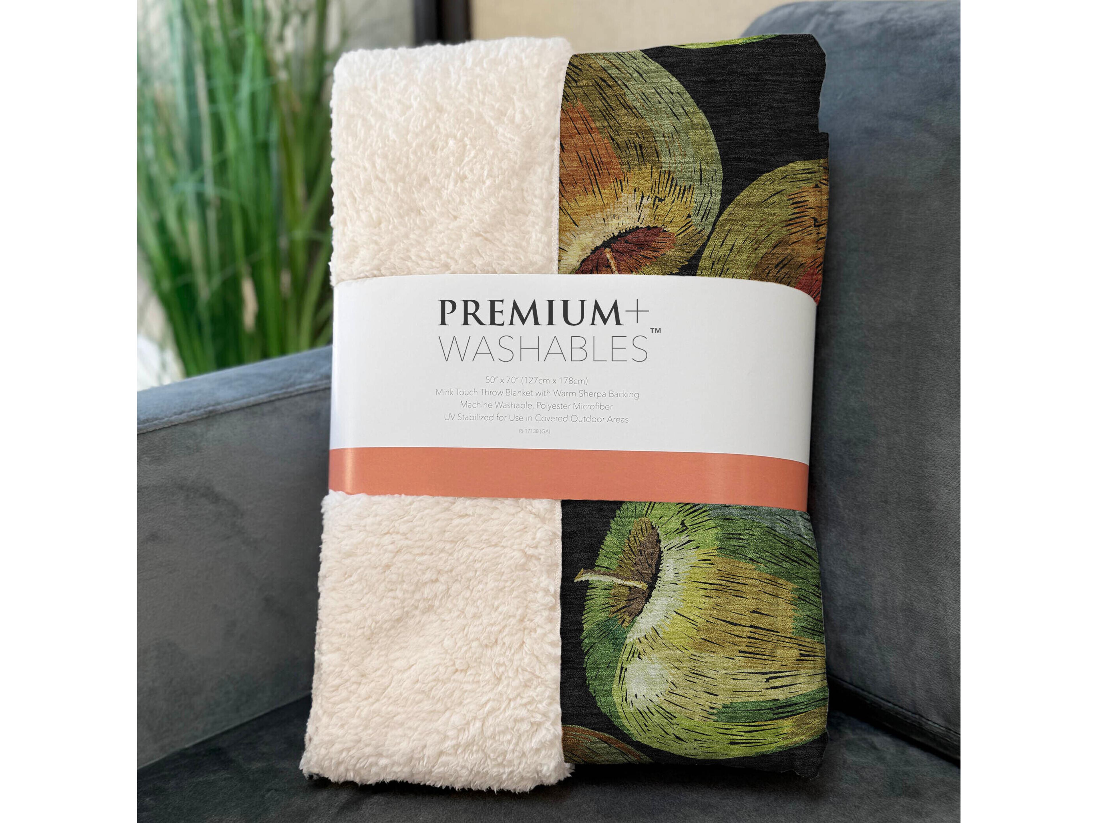 Dalyn Sherpa Black Polyester Throw