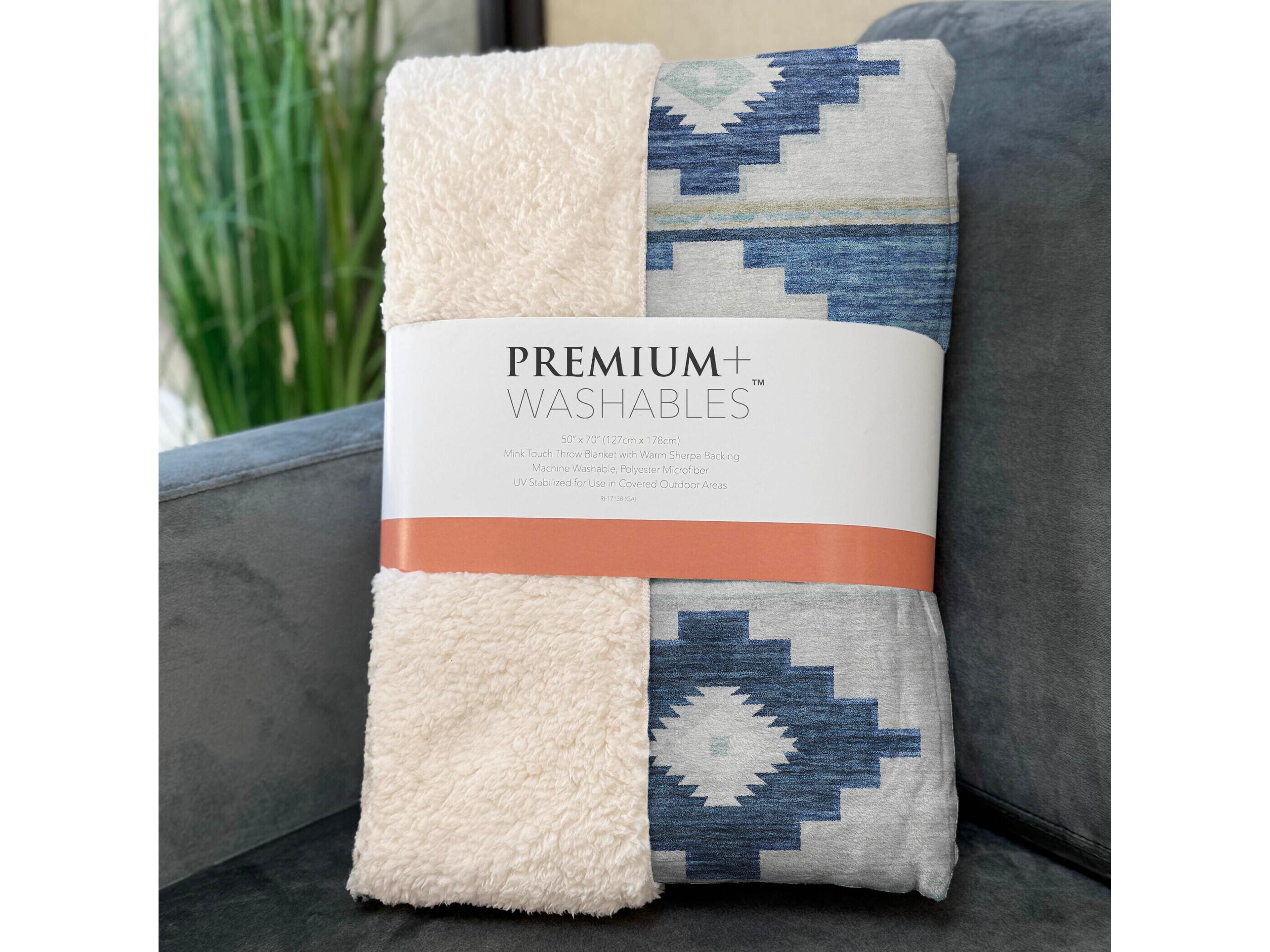 Dalyn Sherpa Ivory Polyester Throw