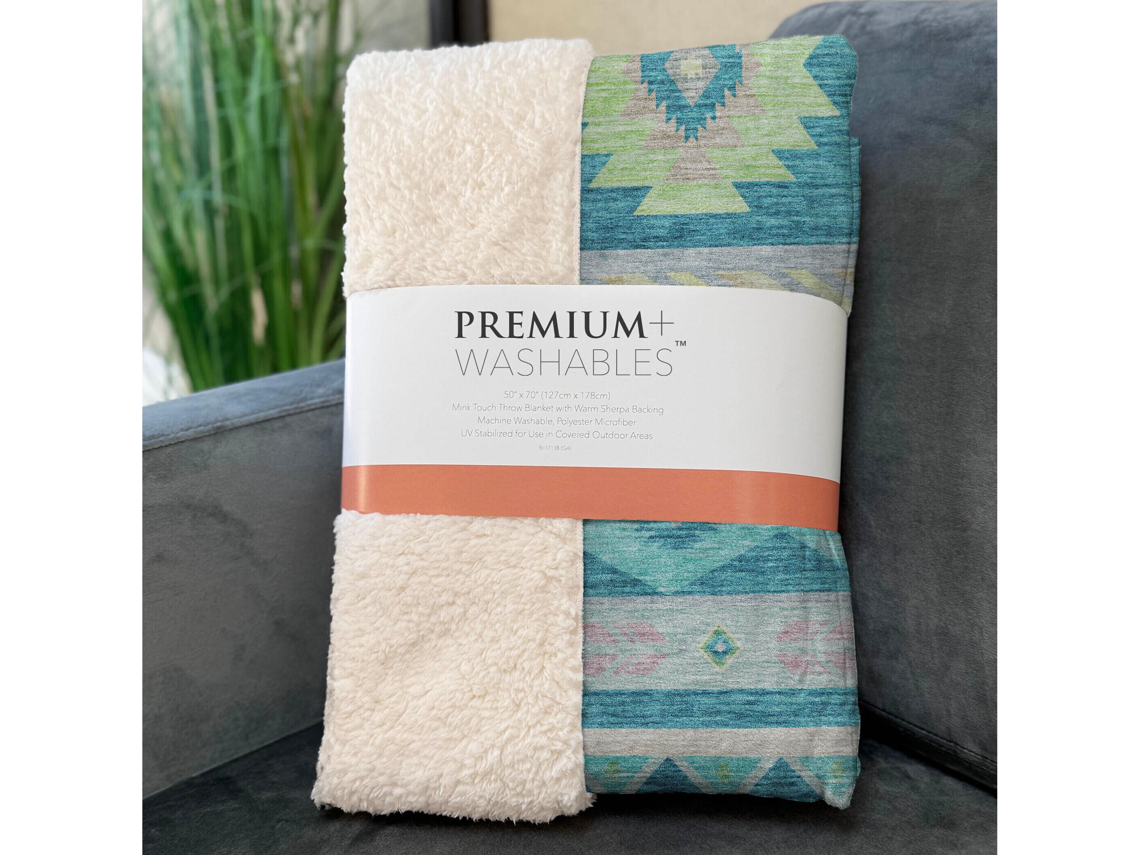 Dalyn Sherpa Teal Polyester Throw