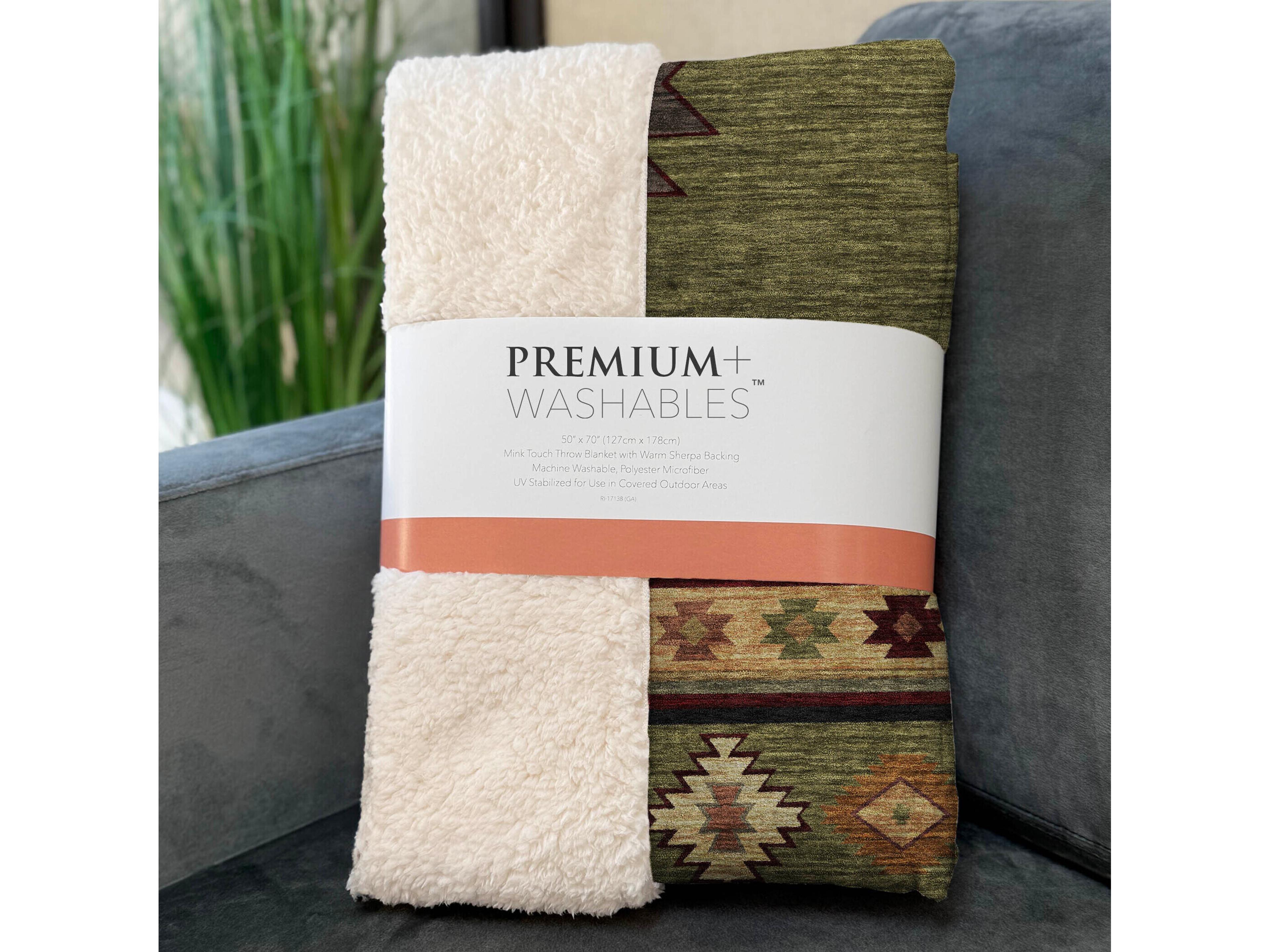 Dalyn Sherpa Green Polyester Throw