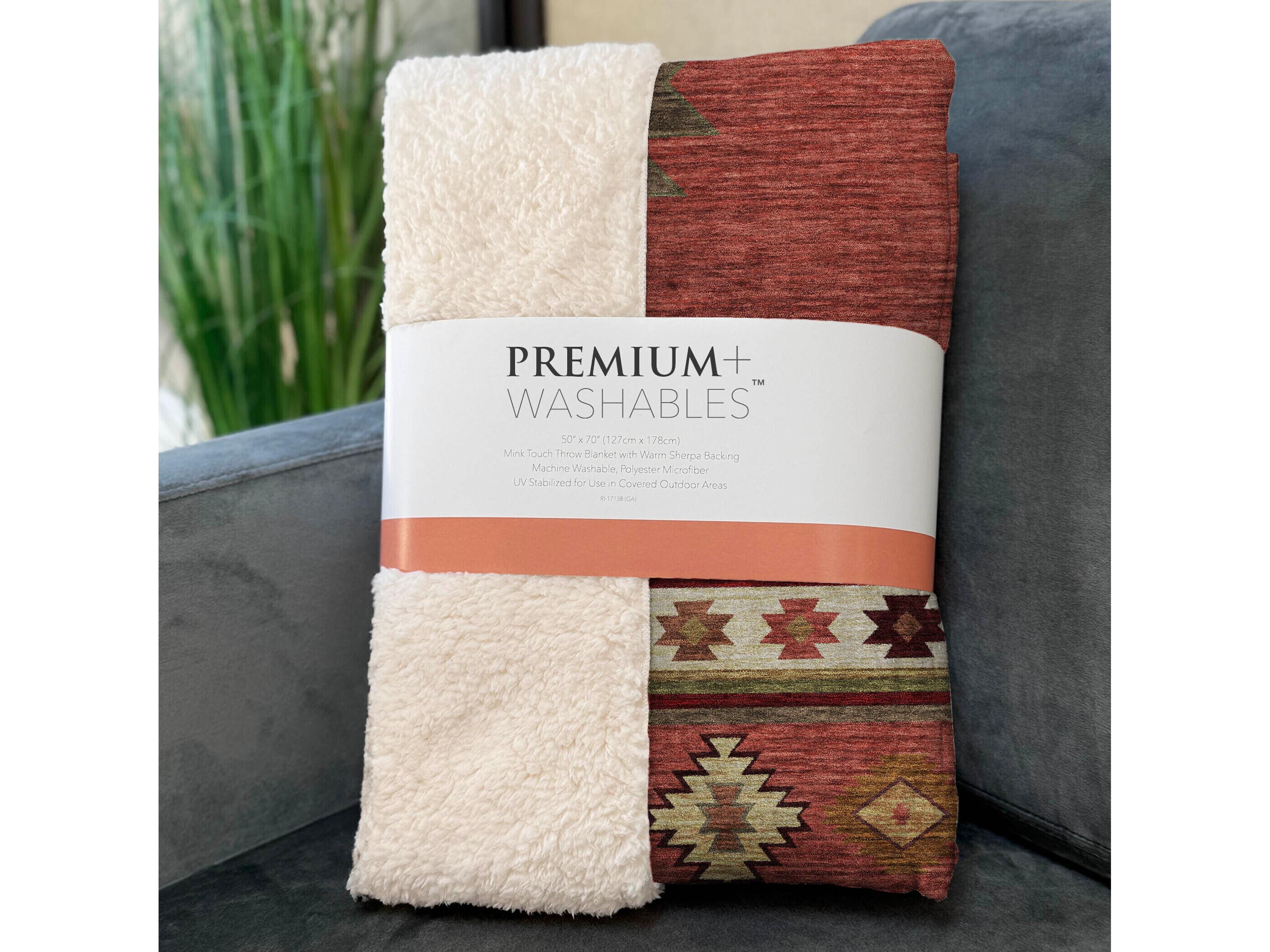 Dalyn Sherpa Red Polyester Throw