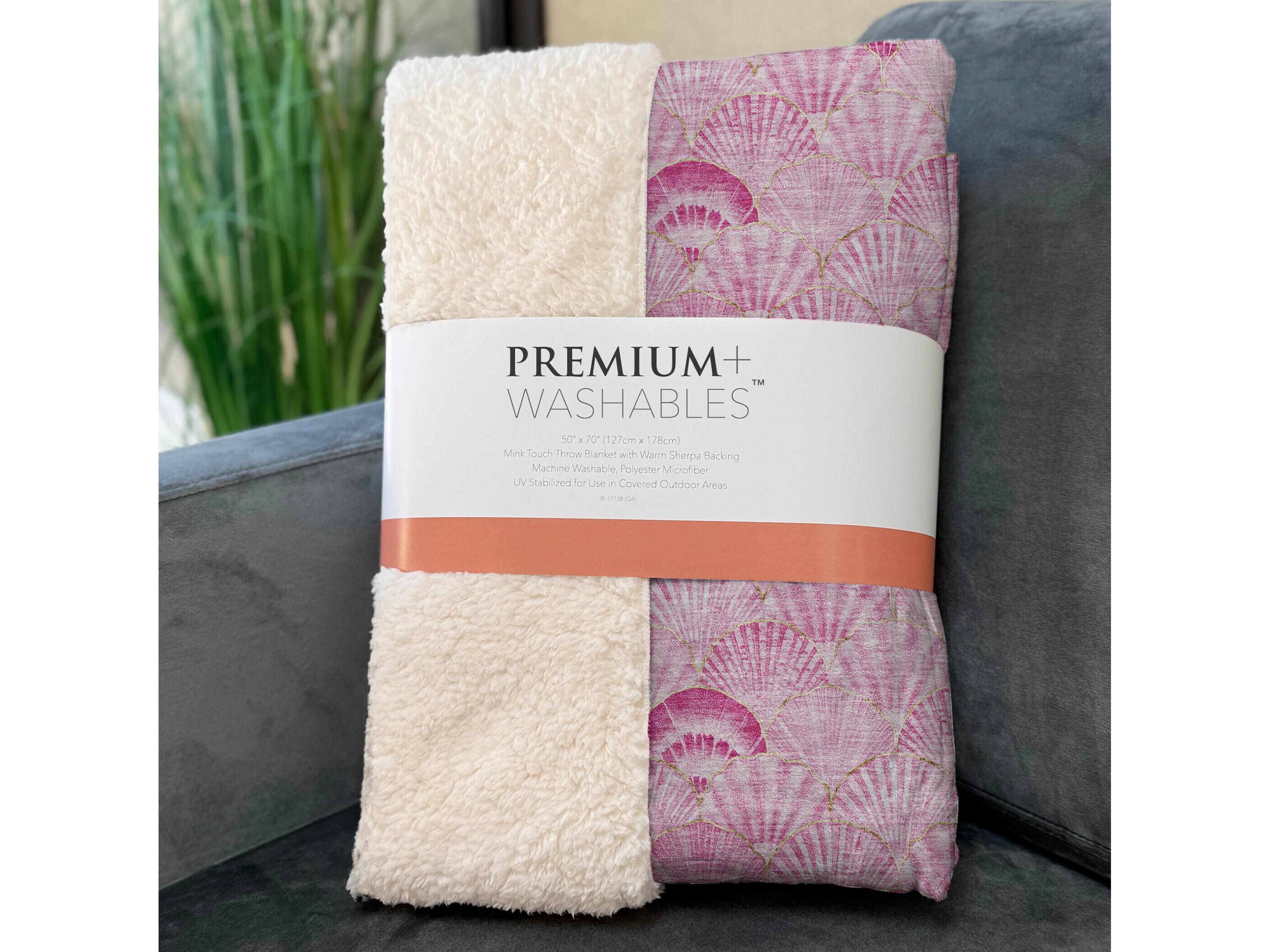 Dalyn Sherpa Pink Polyester Throw