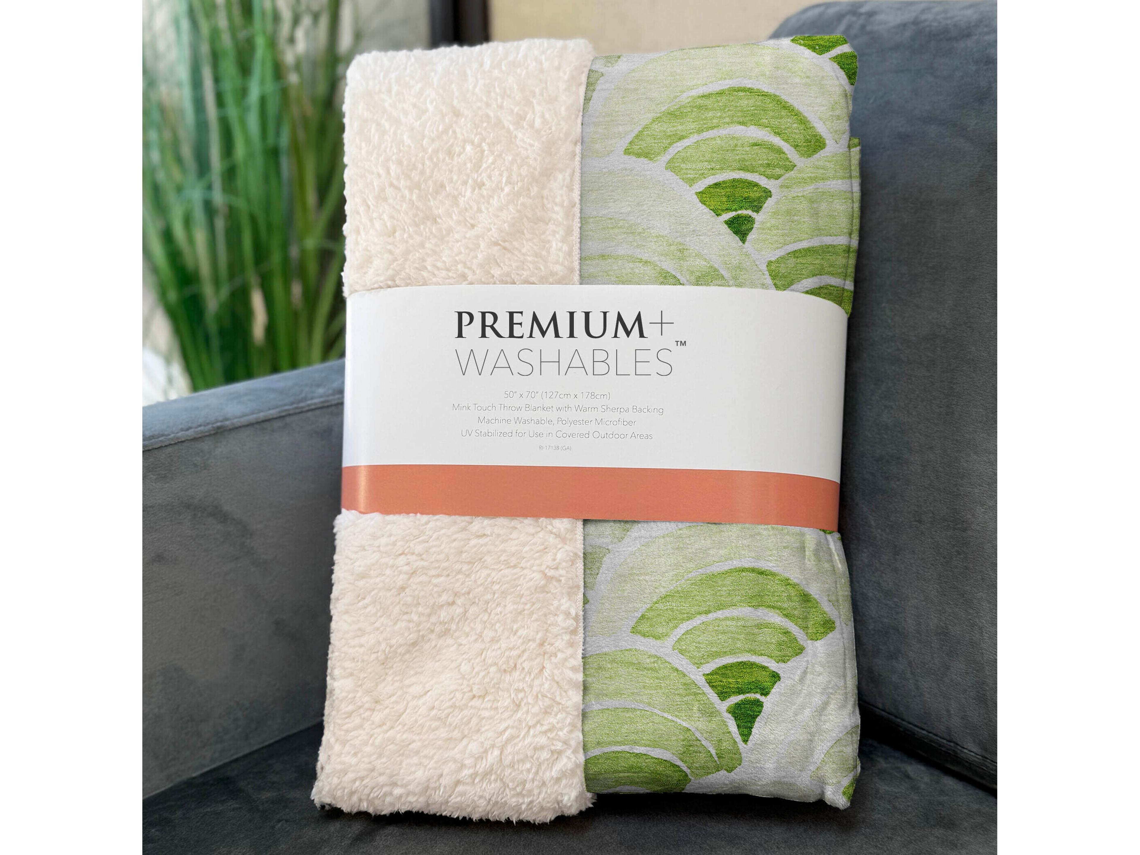 Dalyn Sherpa Green Polyester Throw