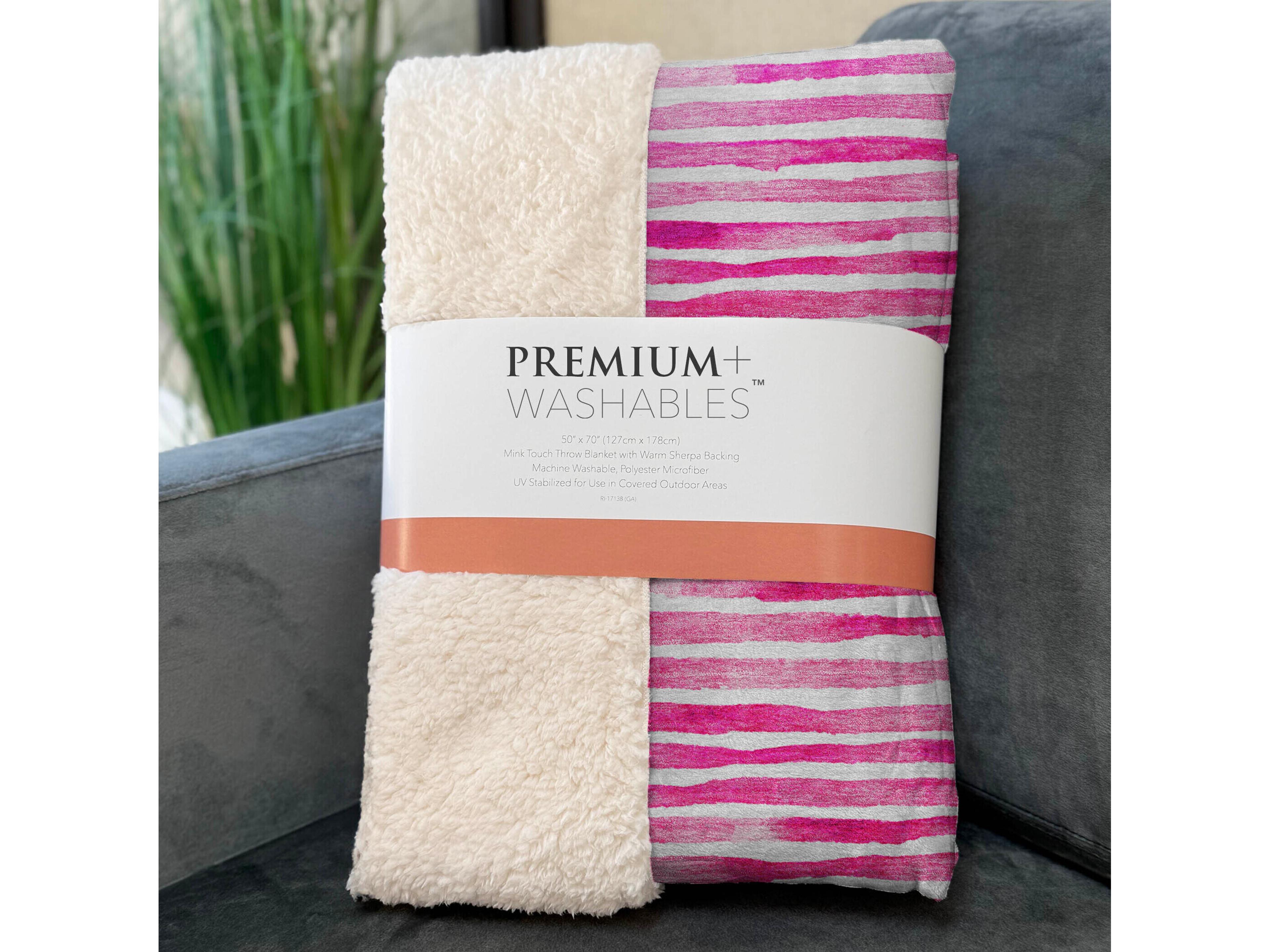 Dalyn Sherpa Pink Polyester Throw