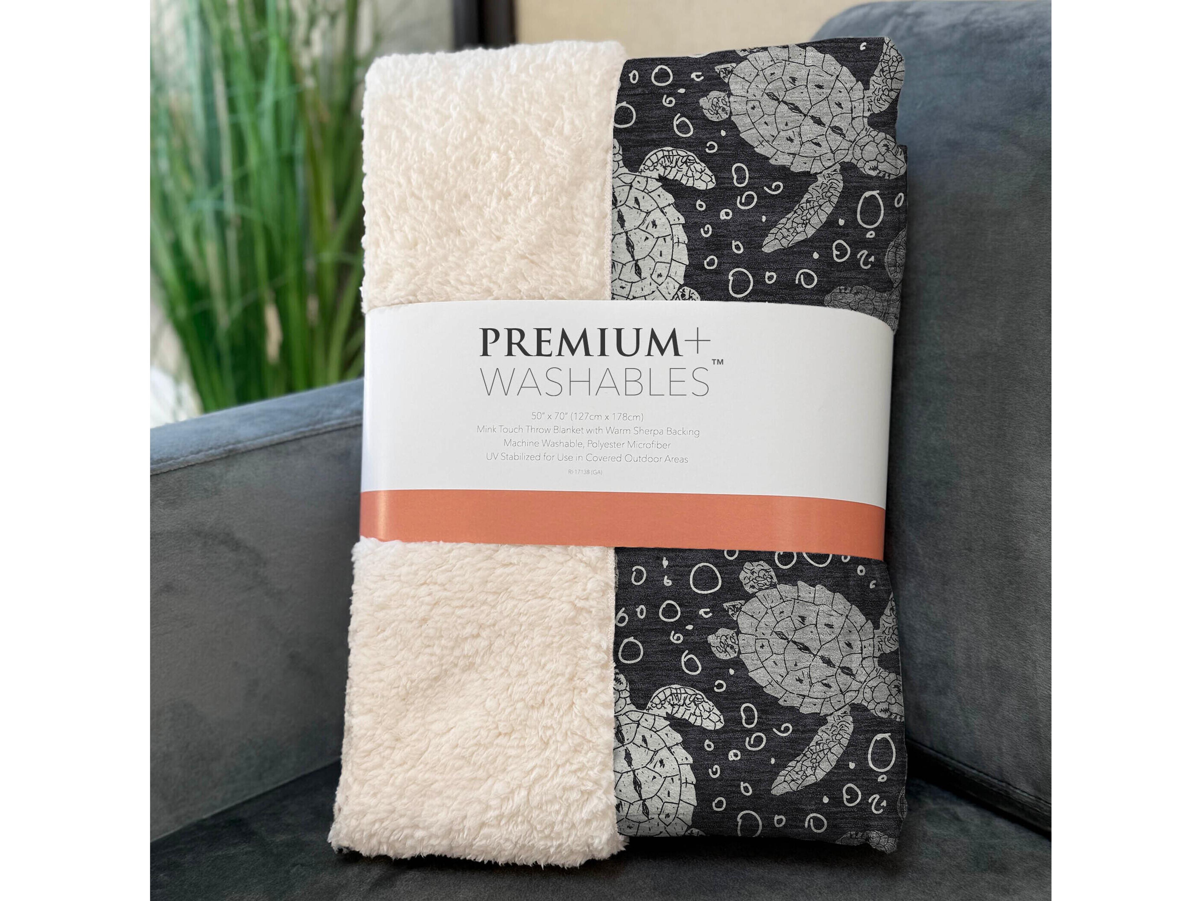 Dalyn Sherpa Black Polyester Throw