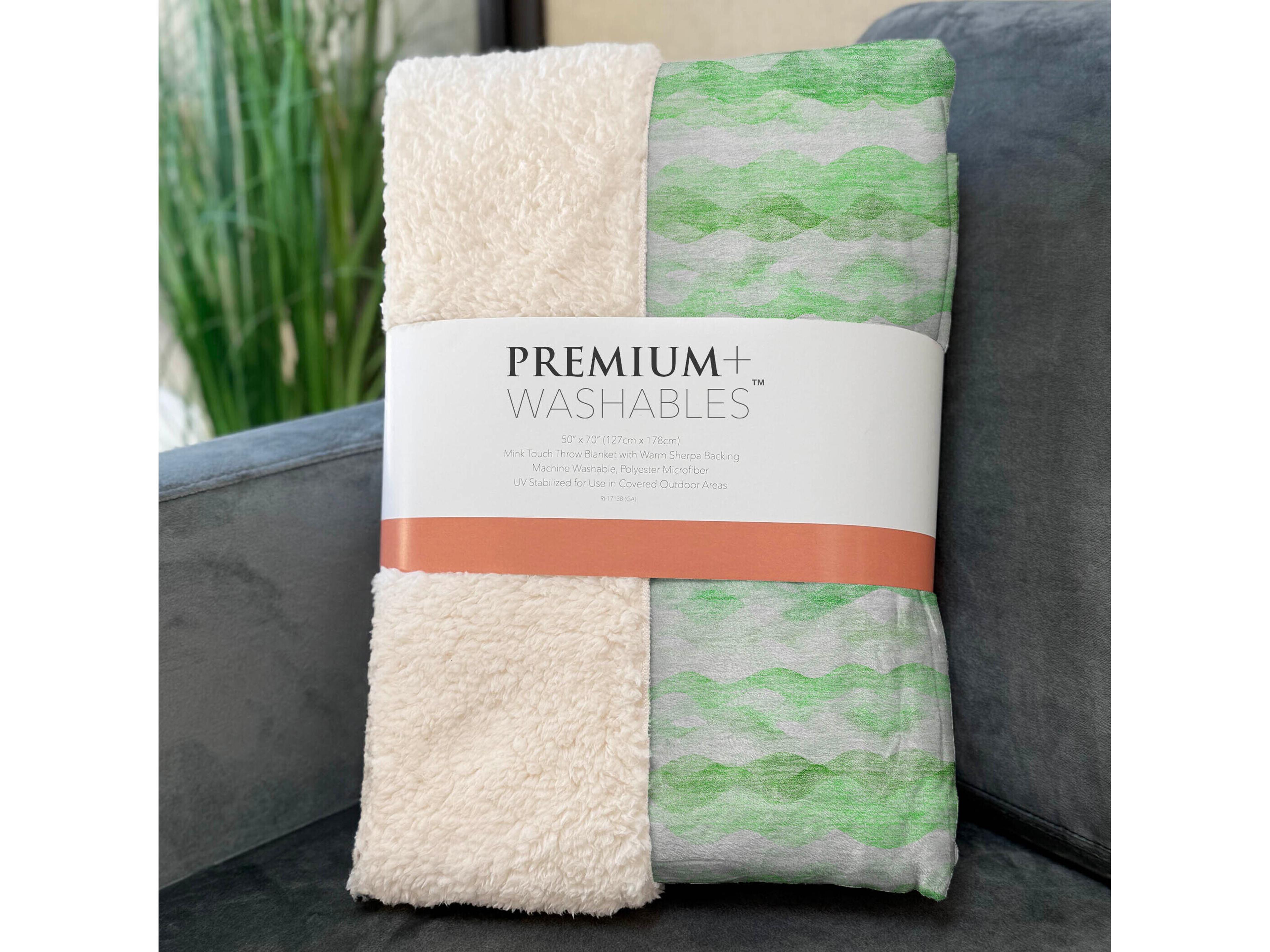 Dalyn Sherpa Green Polyester Throw