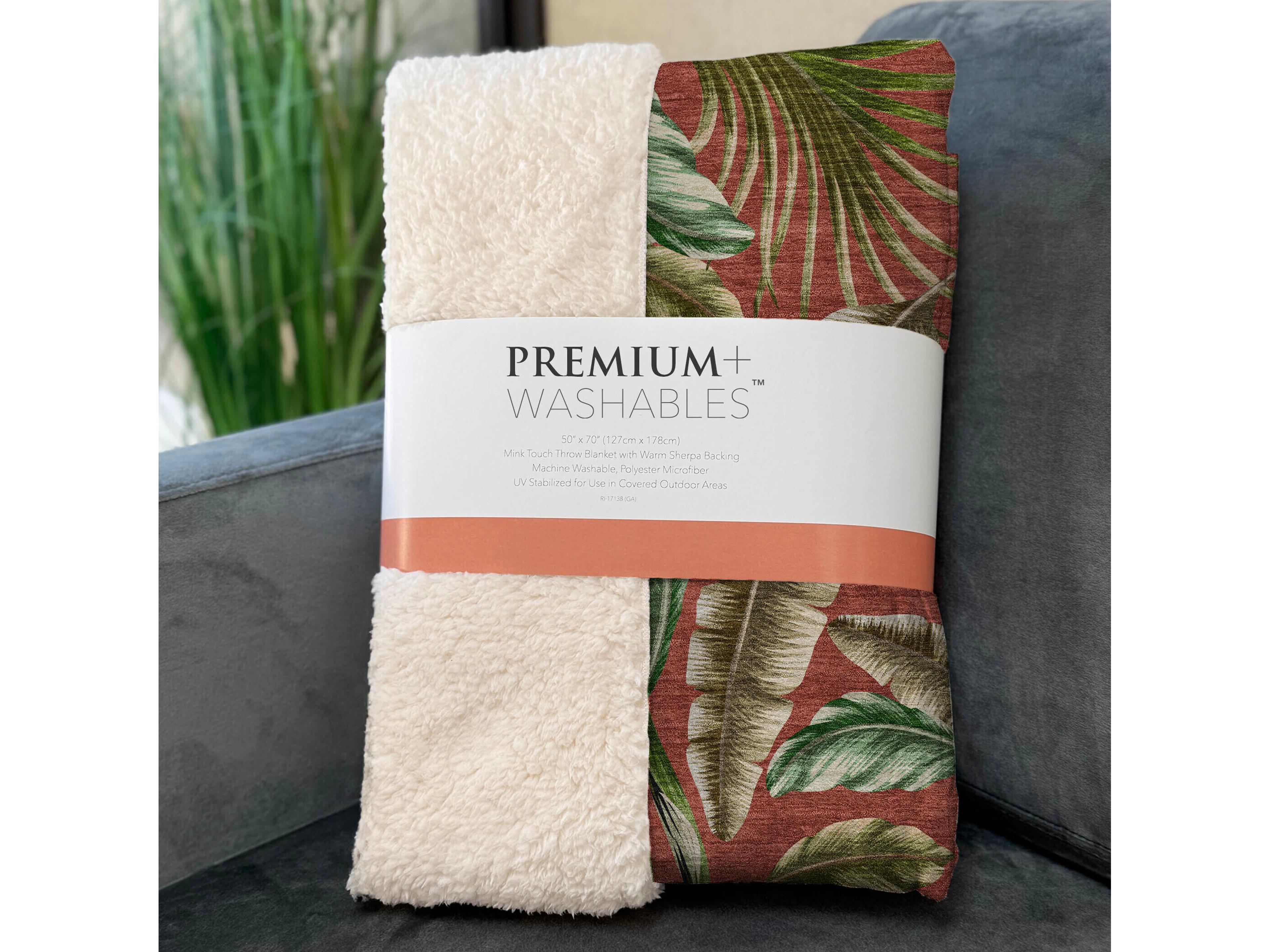 Dalyn Sherpa Red Polyester Throw