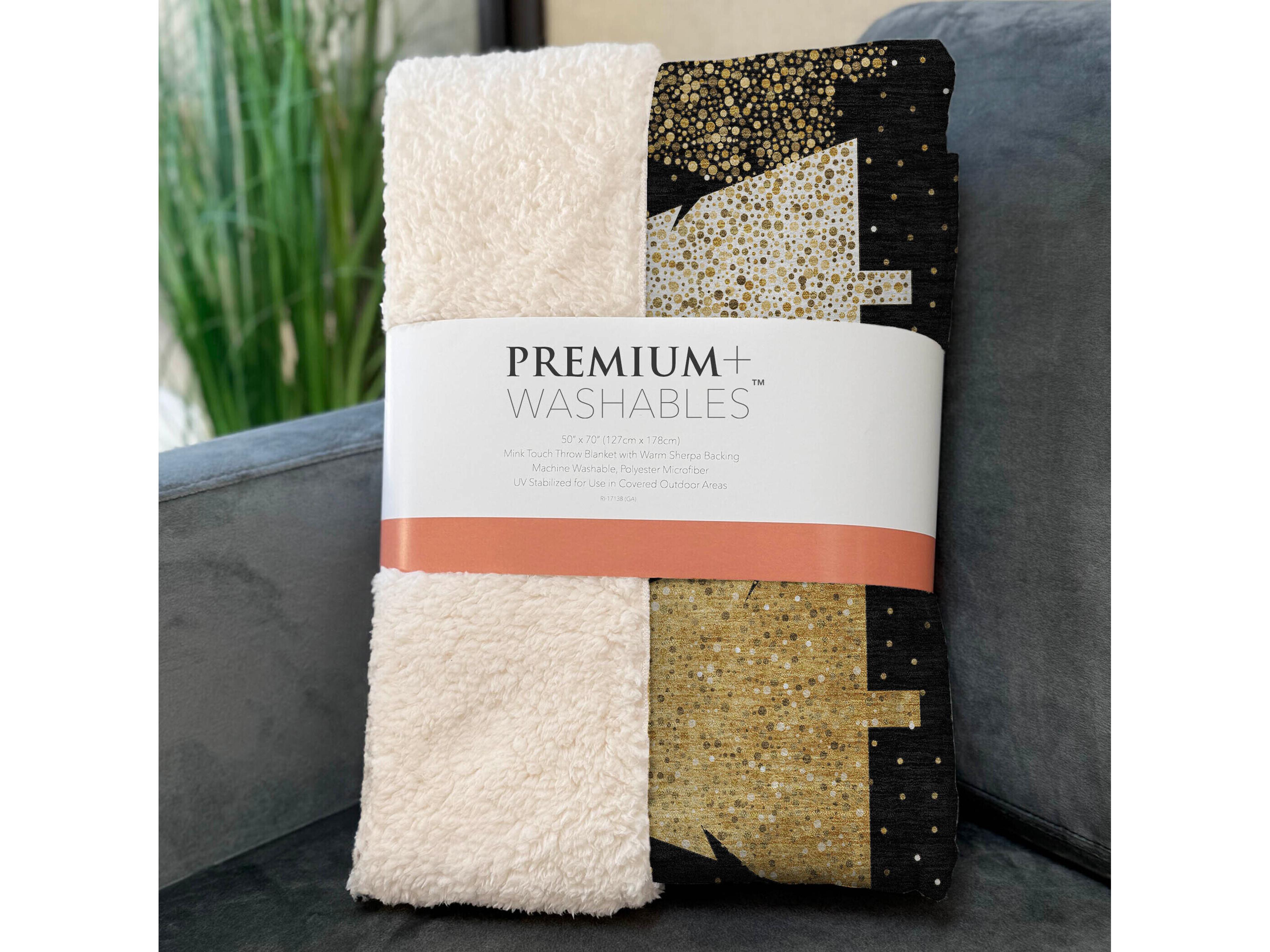 Dalyn Sherpa Black Polyester Throw