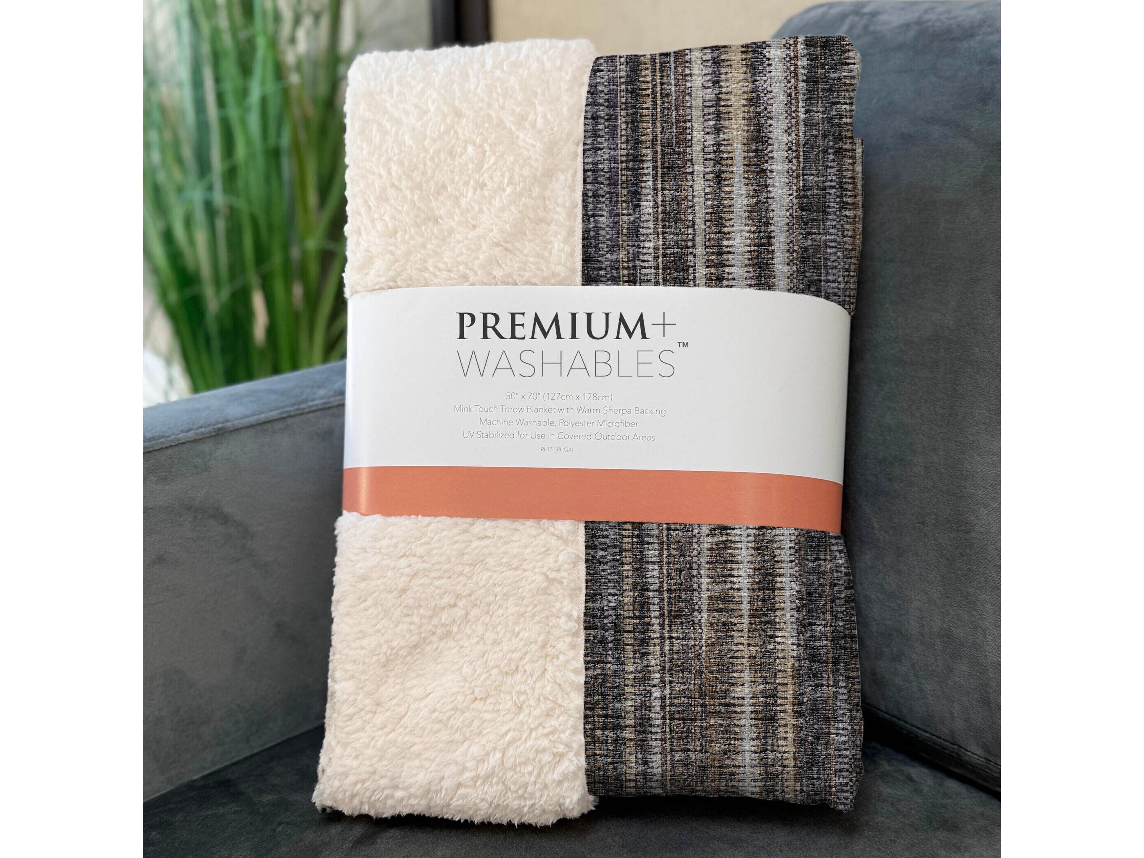 Dalyn Sherpa Chocolate Polyester Throw