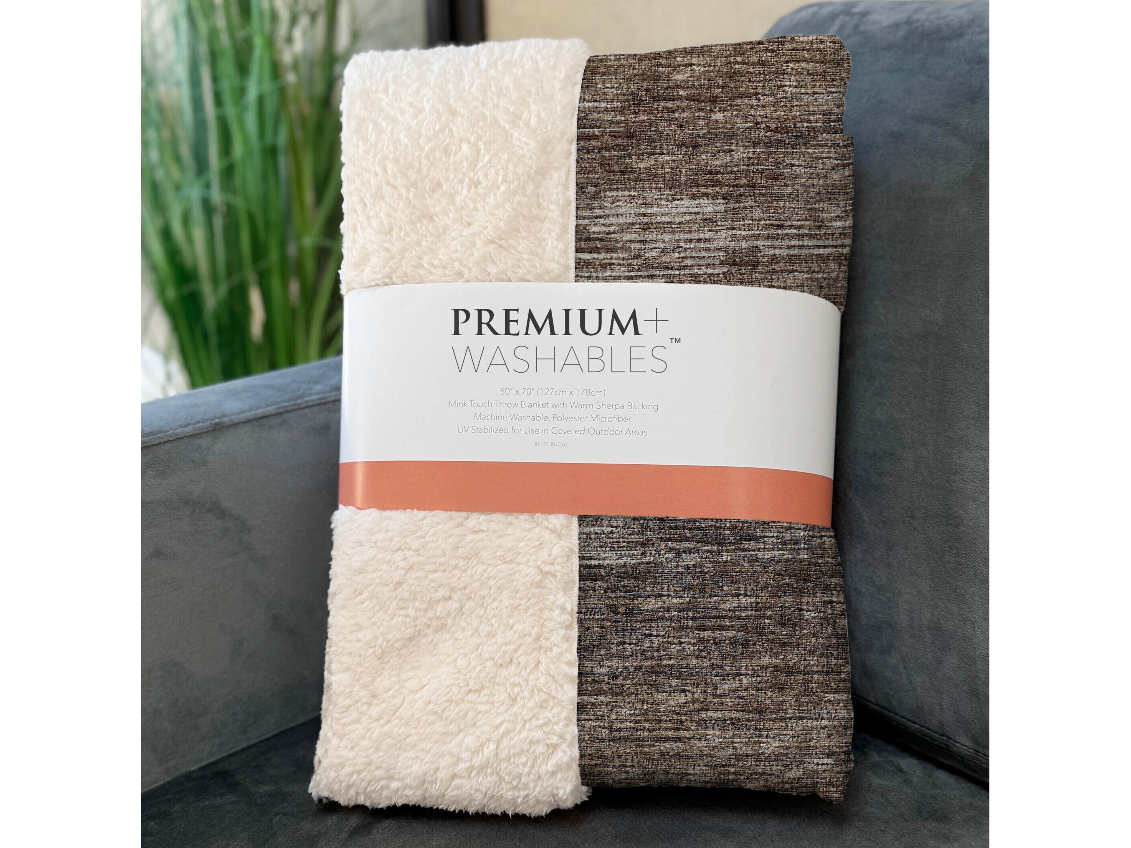 Dalyn Sherpa Chocolate Polyester Throw