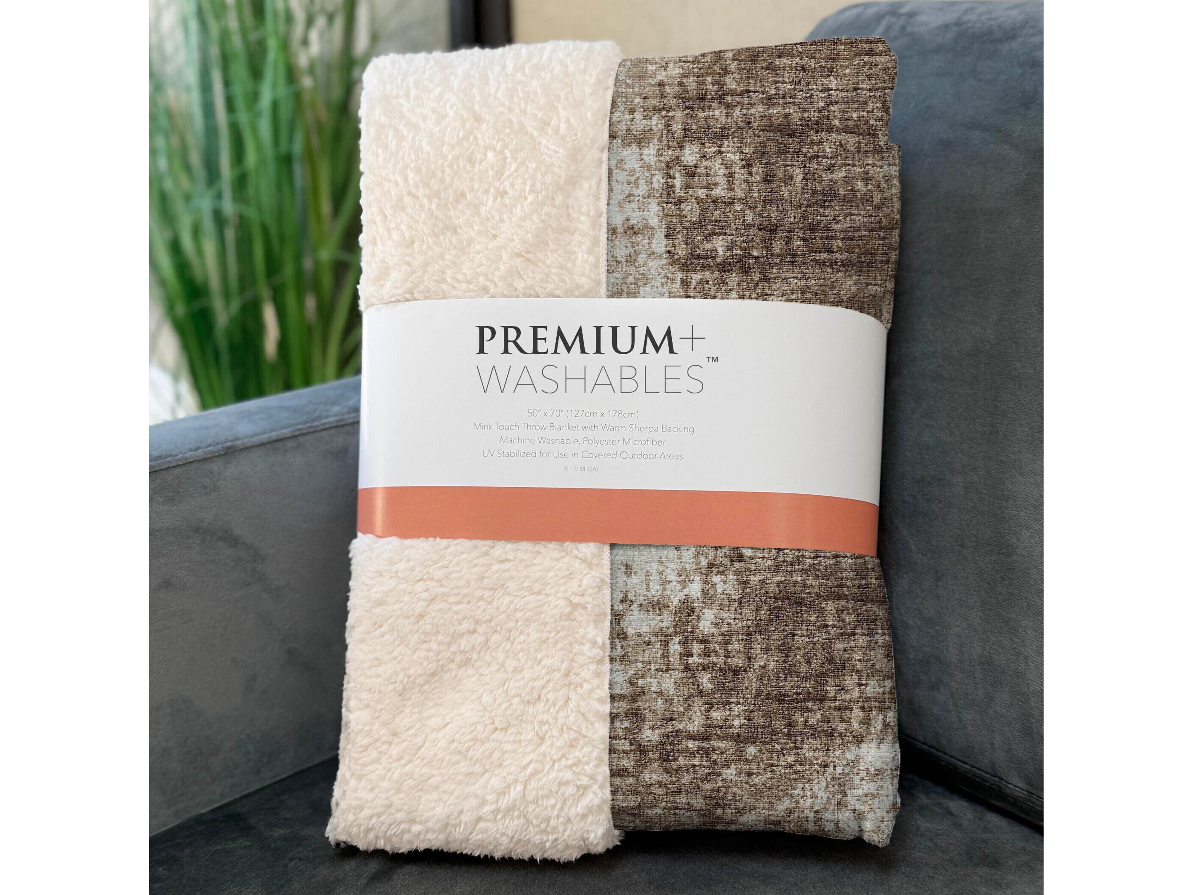 Dalyn Sherpa Chocolate  Polyester Throw