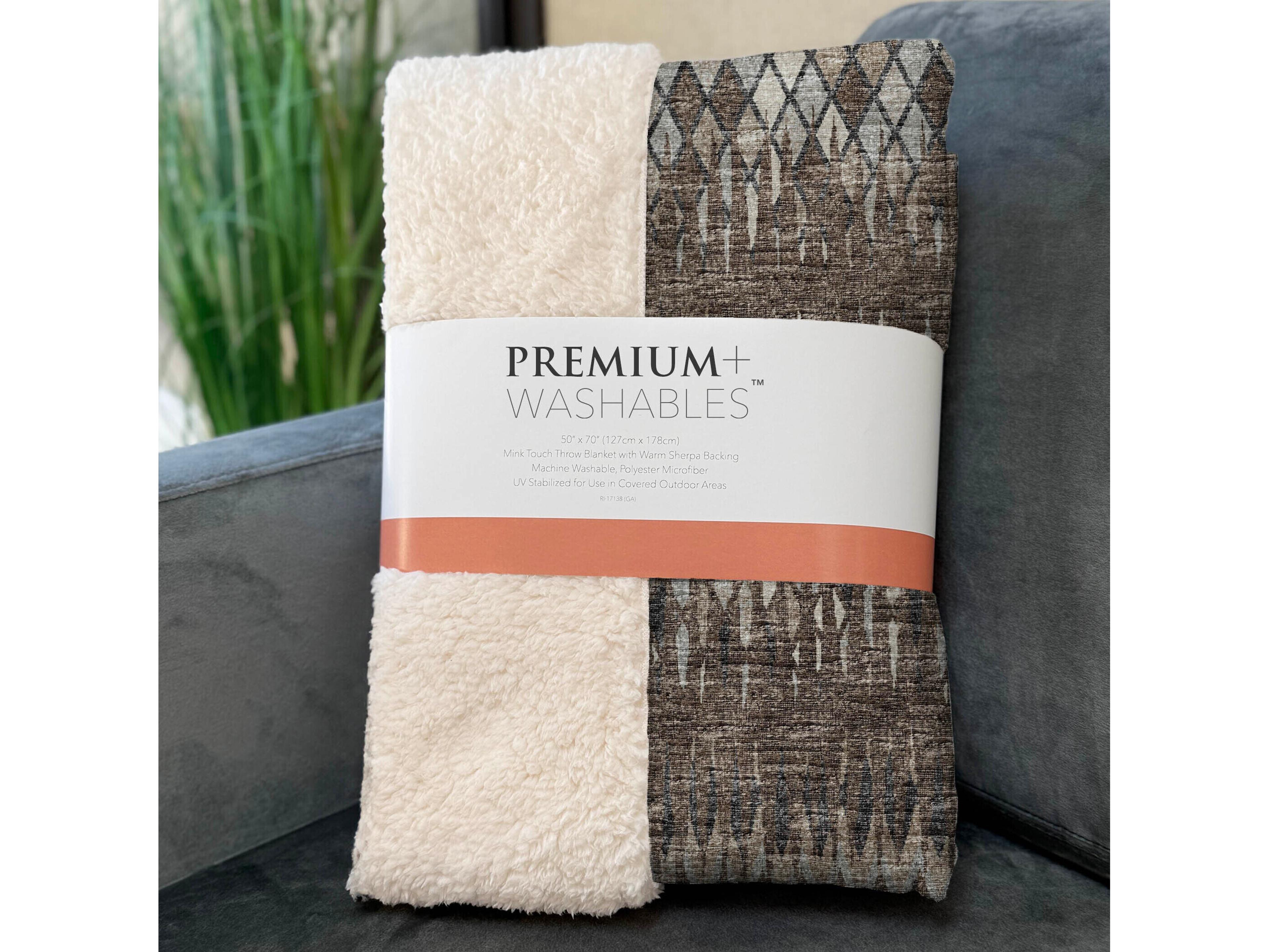 Dalyn Sherpa Chocolate  Polyester Throw