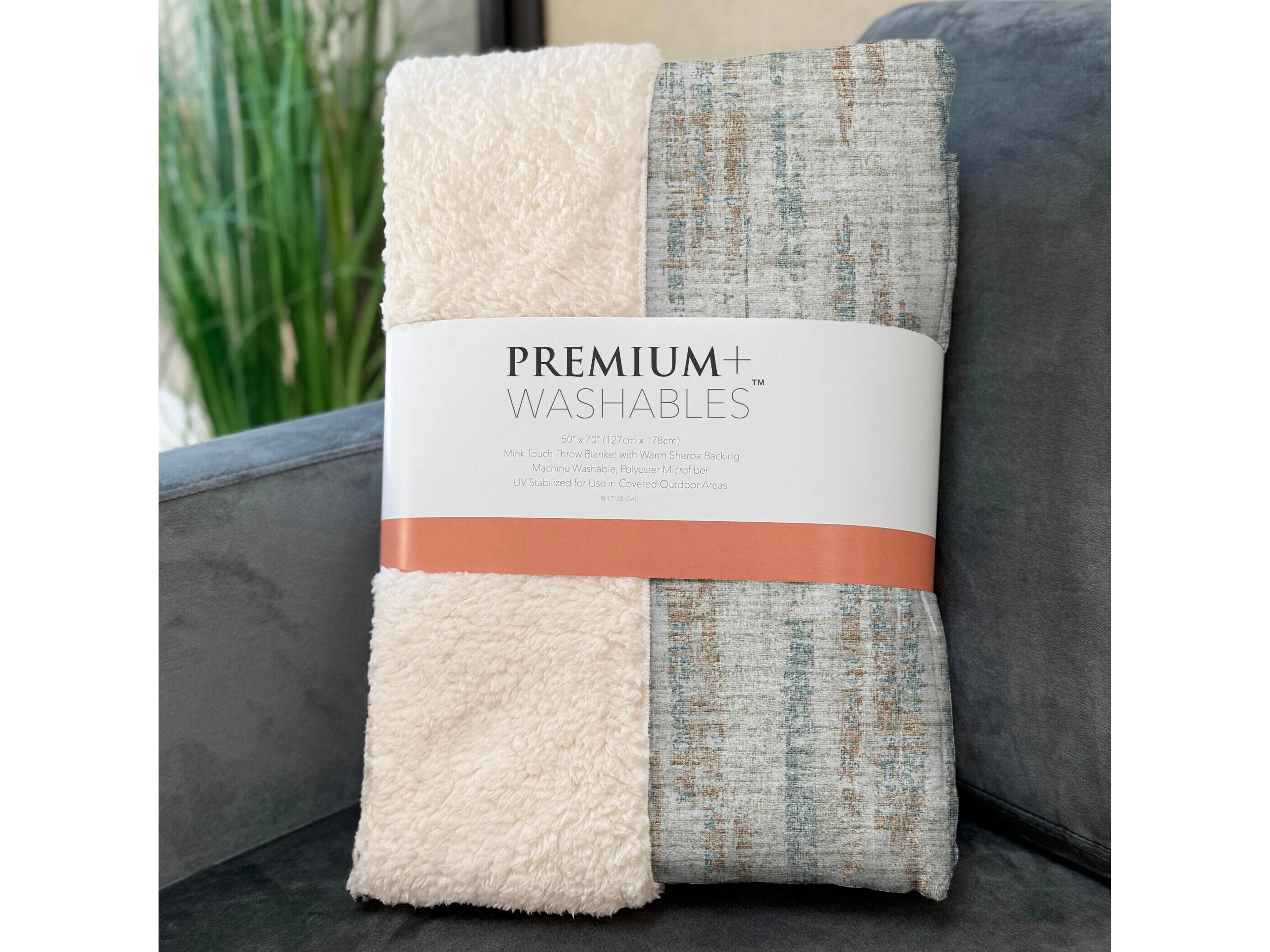 Dalyn Sherpa Ivory Polyester Throw