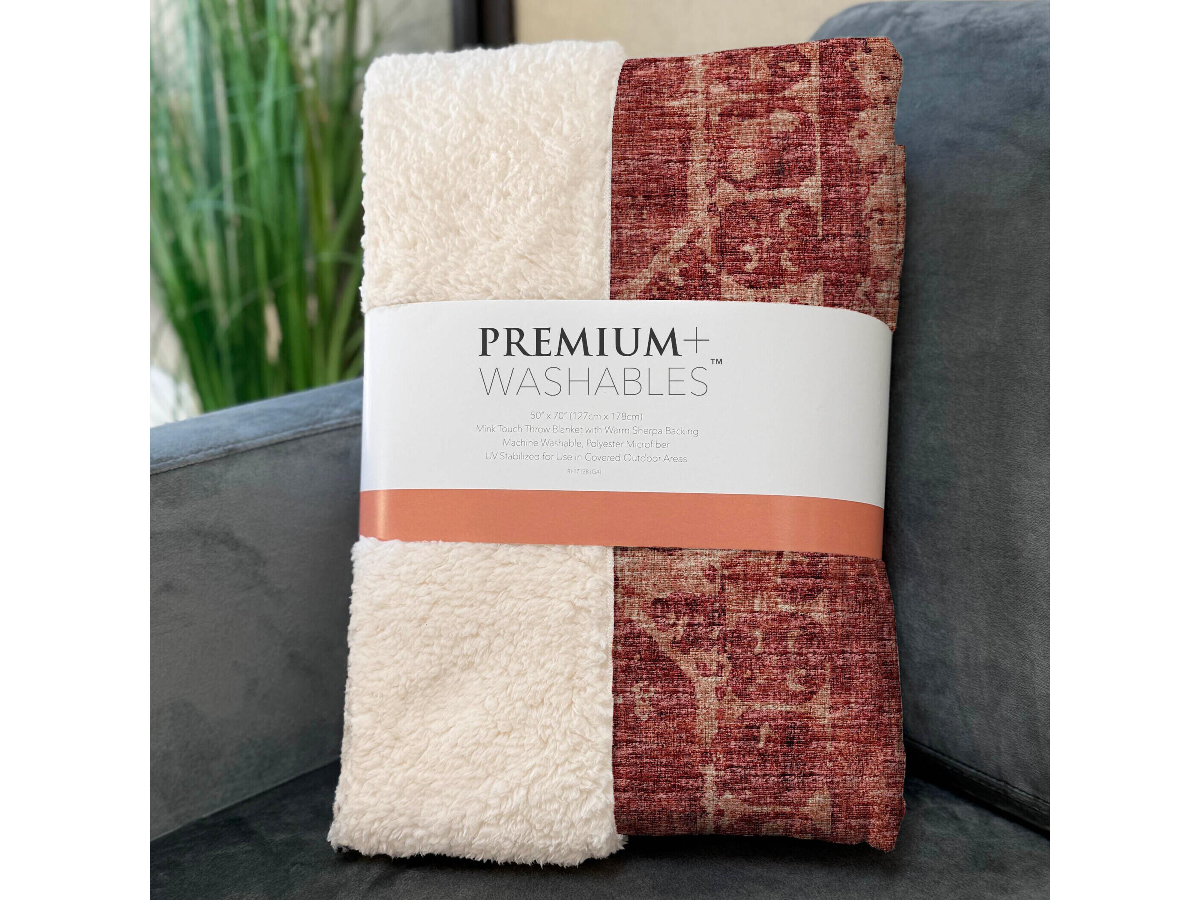 Dalyn Sherpa Red Polyester Throw