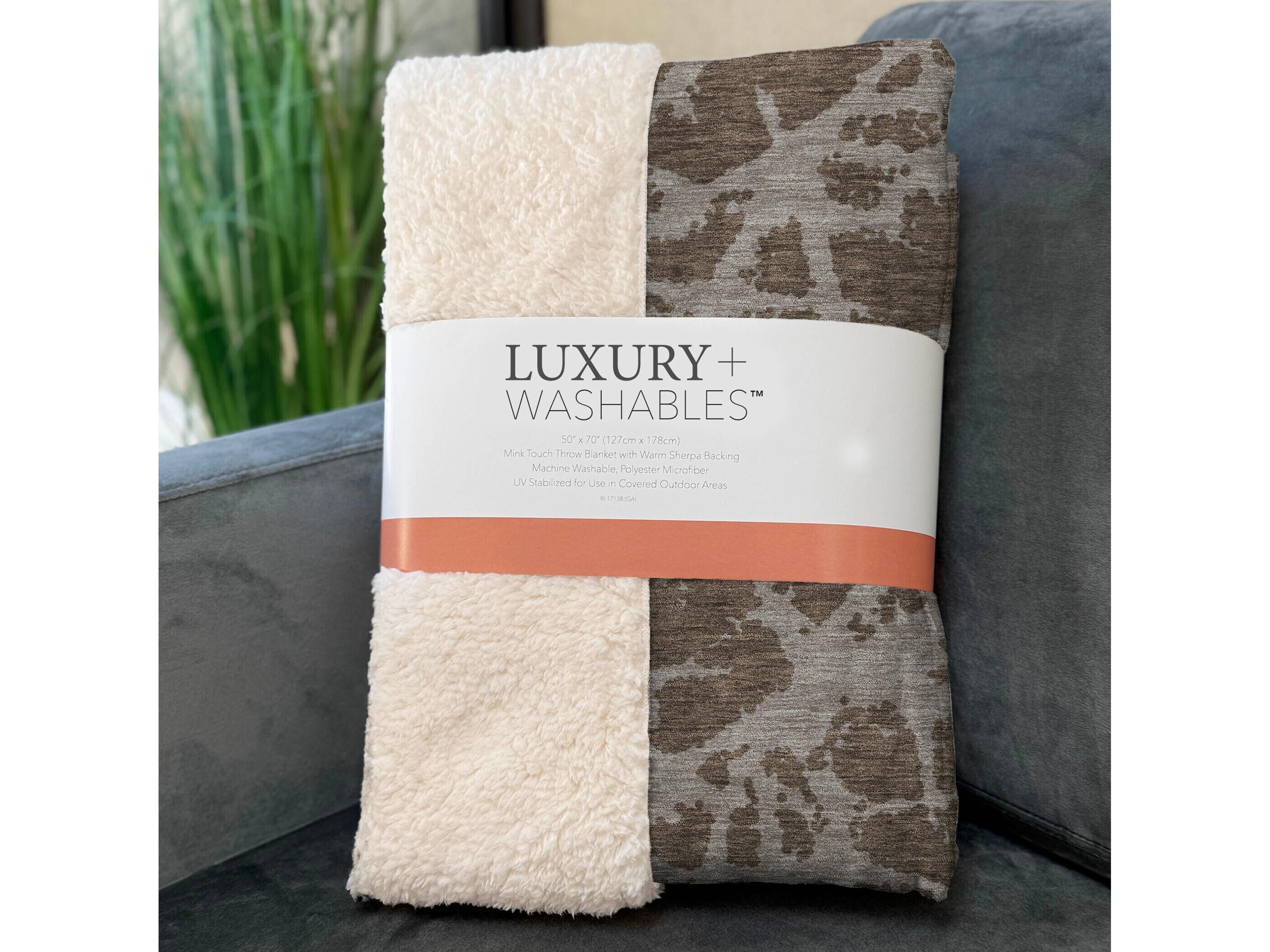 Dalyn Sherpa Brown Polyester Throw