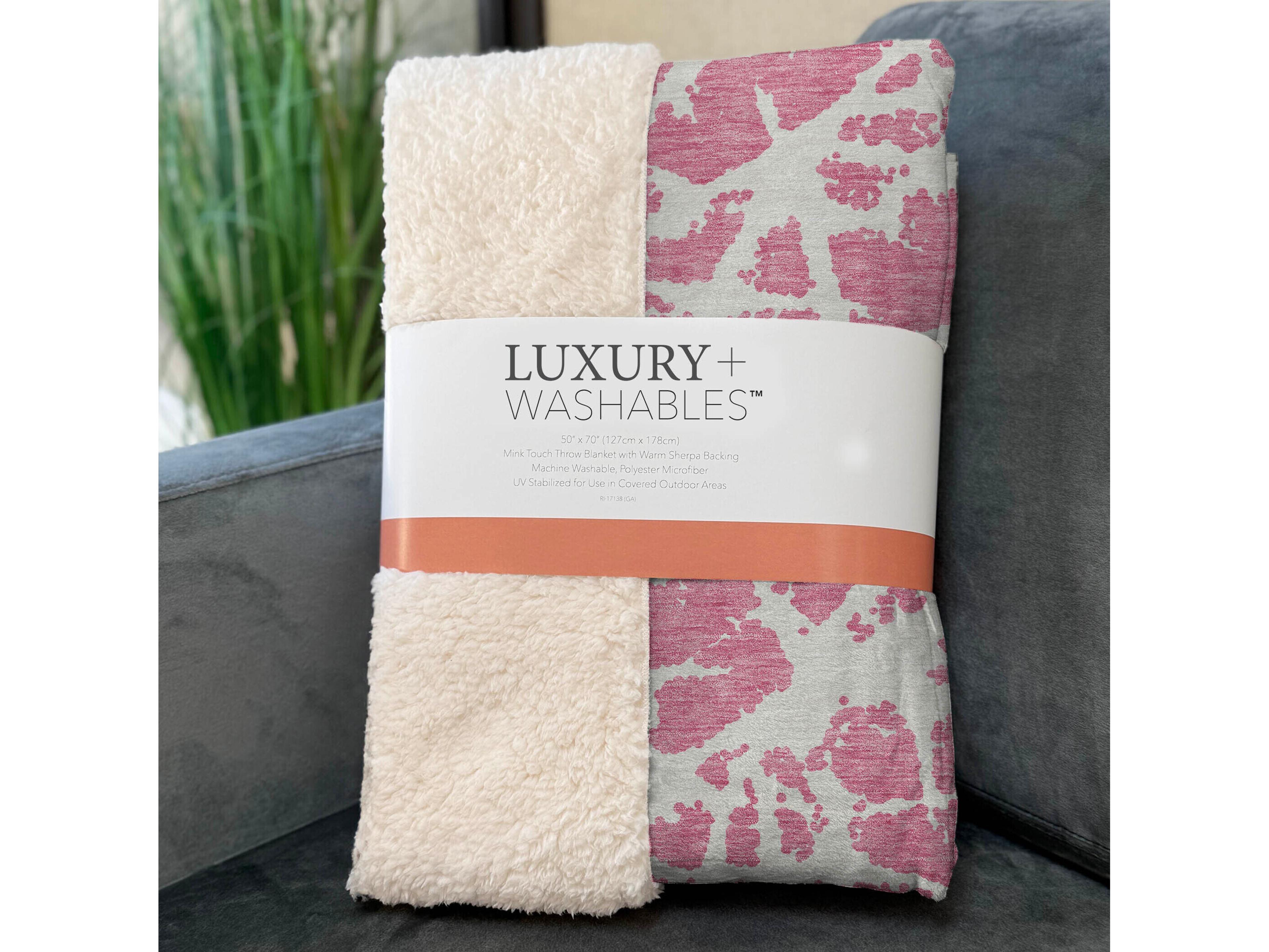 Dalyn Sherpa Pink Polyester Throw