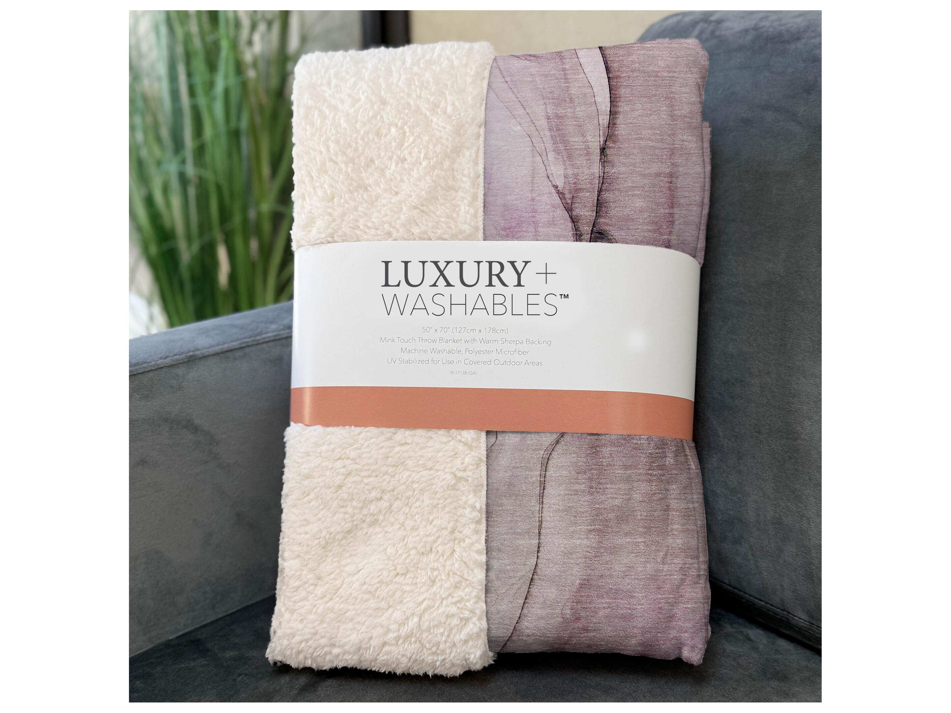 Dalyn Sherpa Pink Polyester Throw