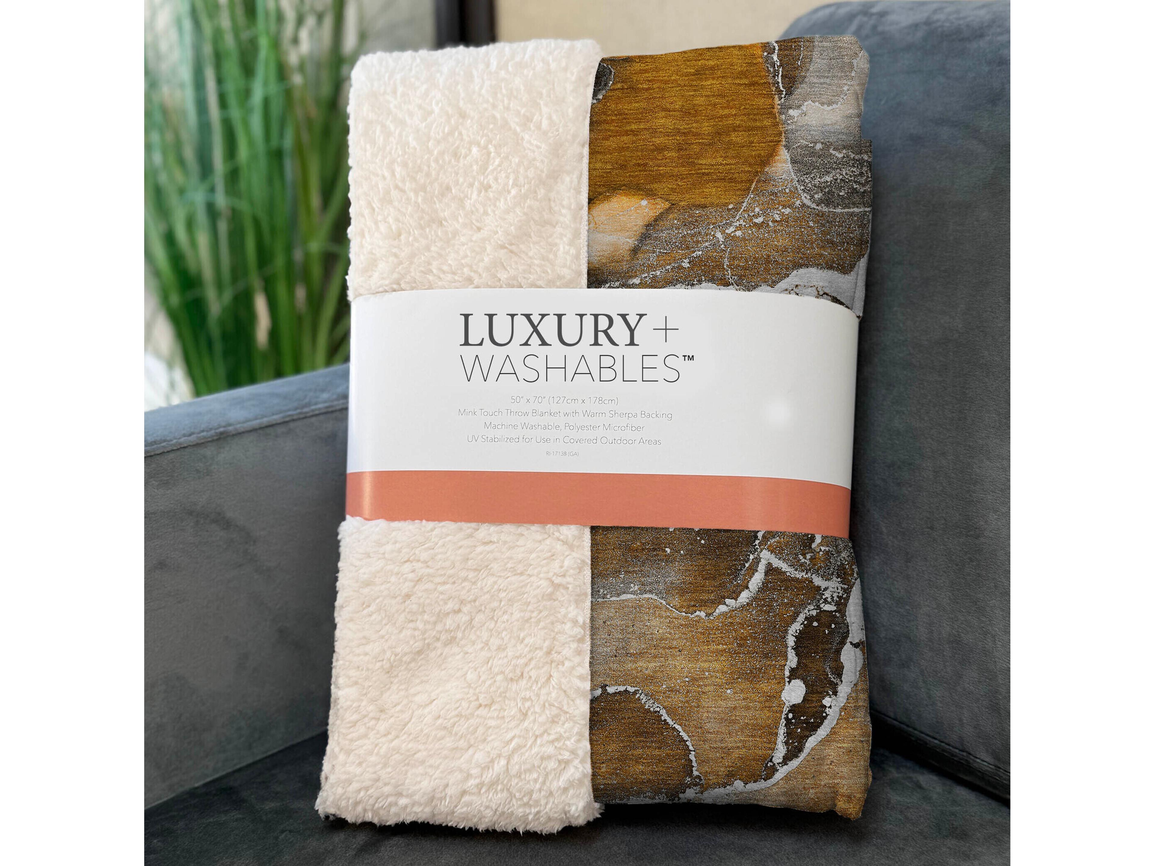 Dalyn Sherpa Brown Polyester Throw