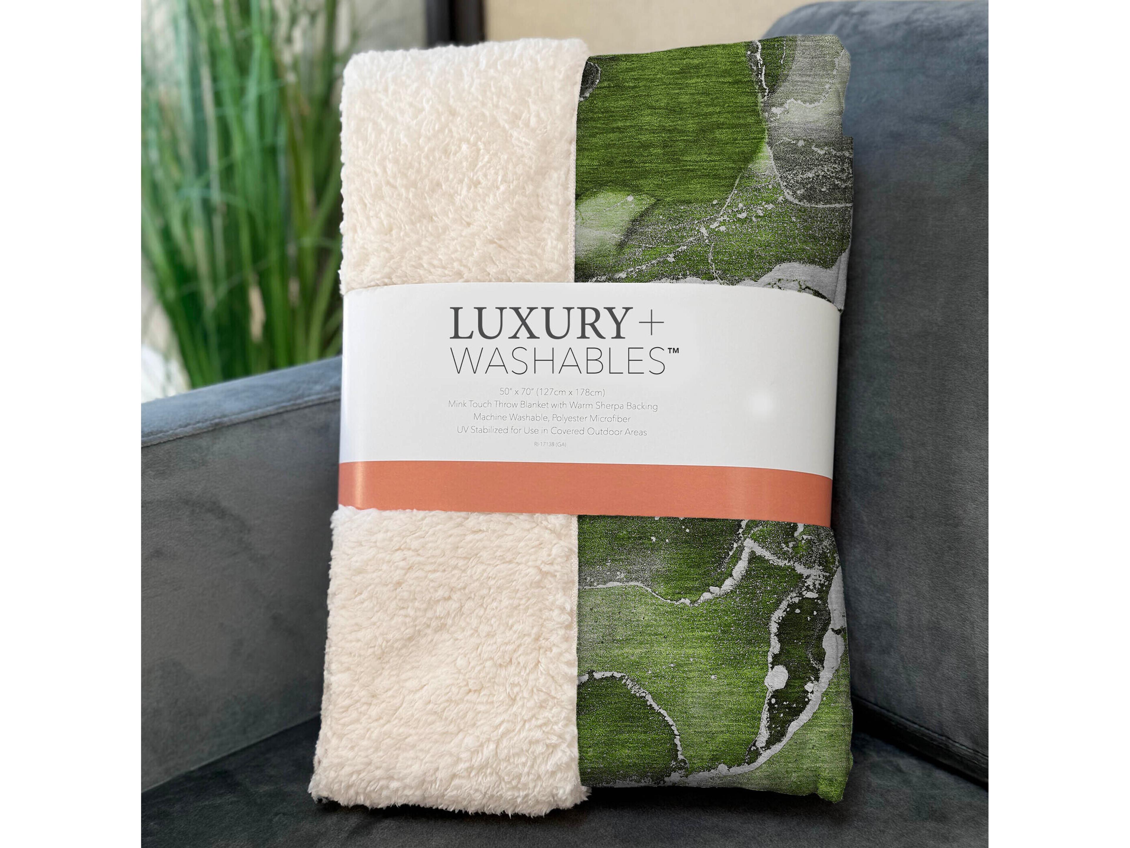 Dalyn Sherpa Green Polyester Throw