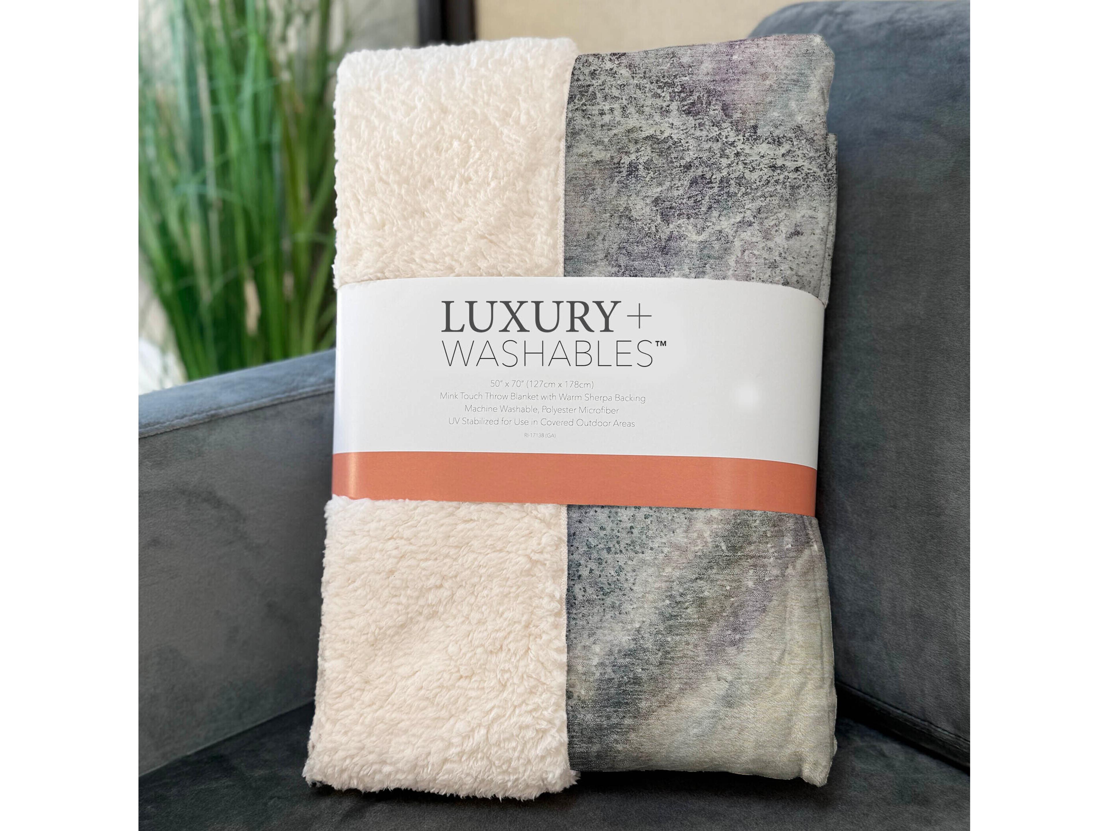 Dalyn Sherpa Ivory Polyester Throw