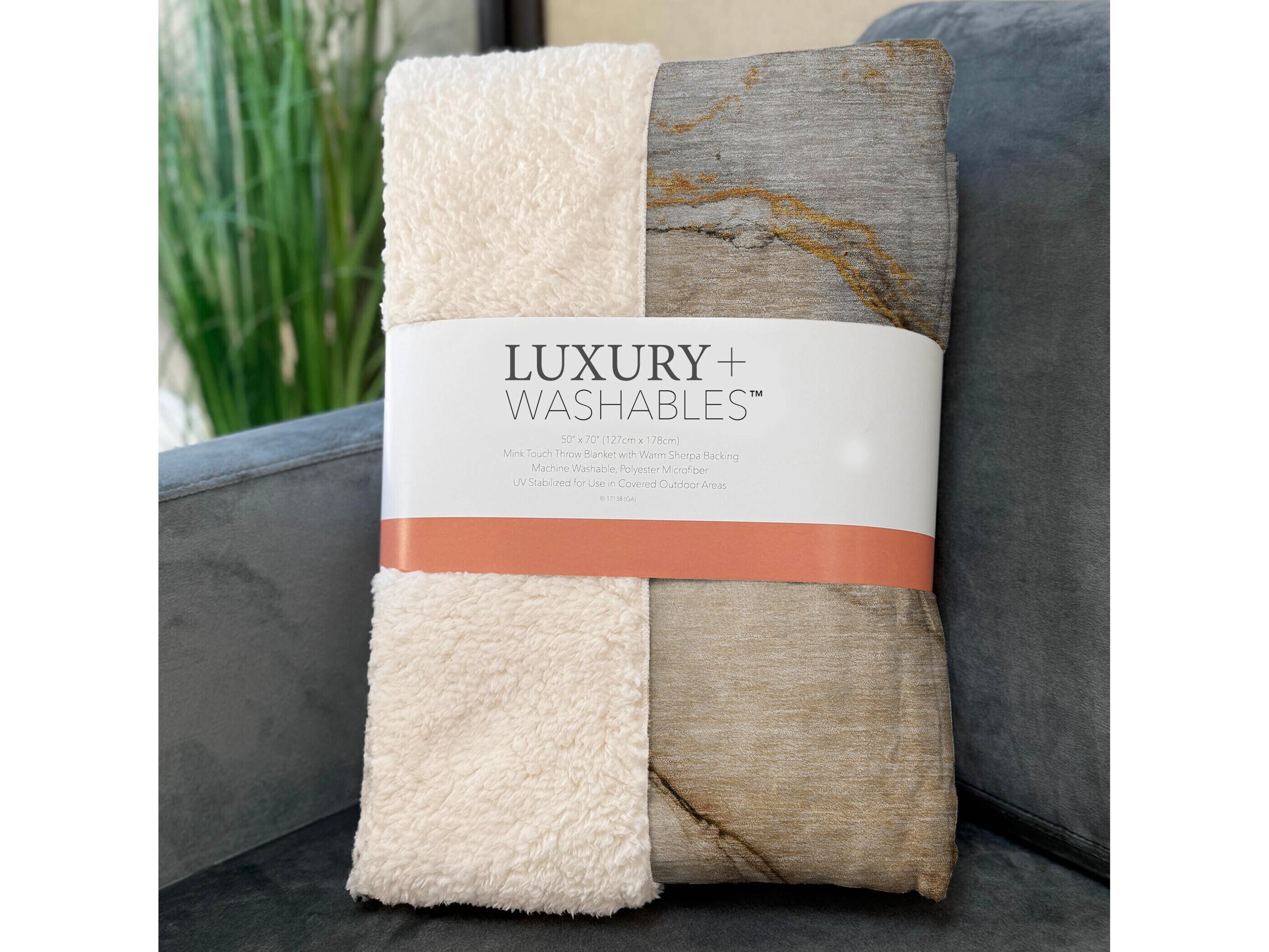 Dalyn Sherpa Brown Polyester Throw