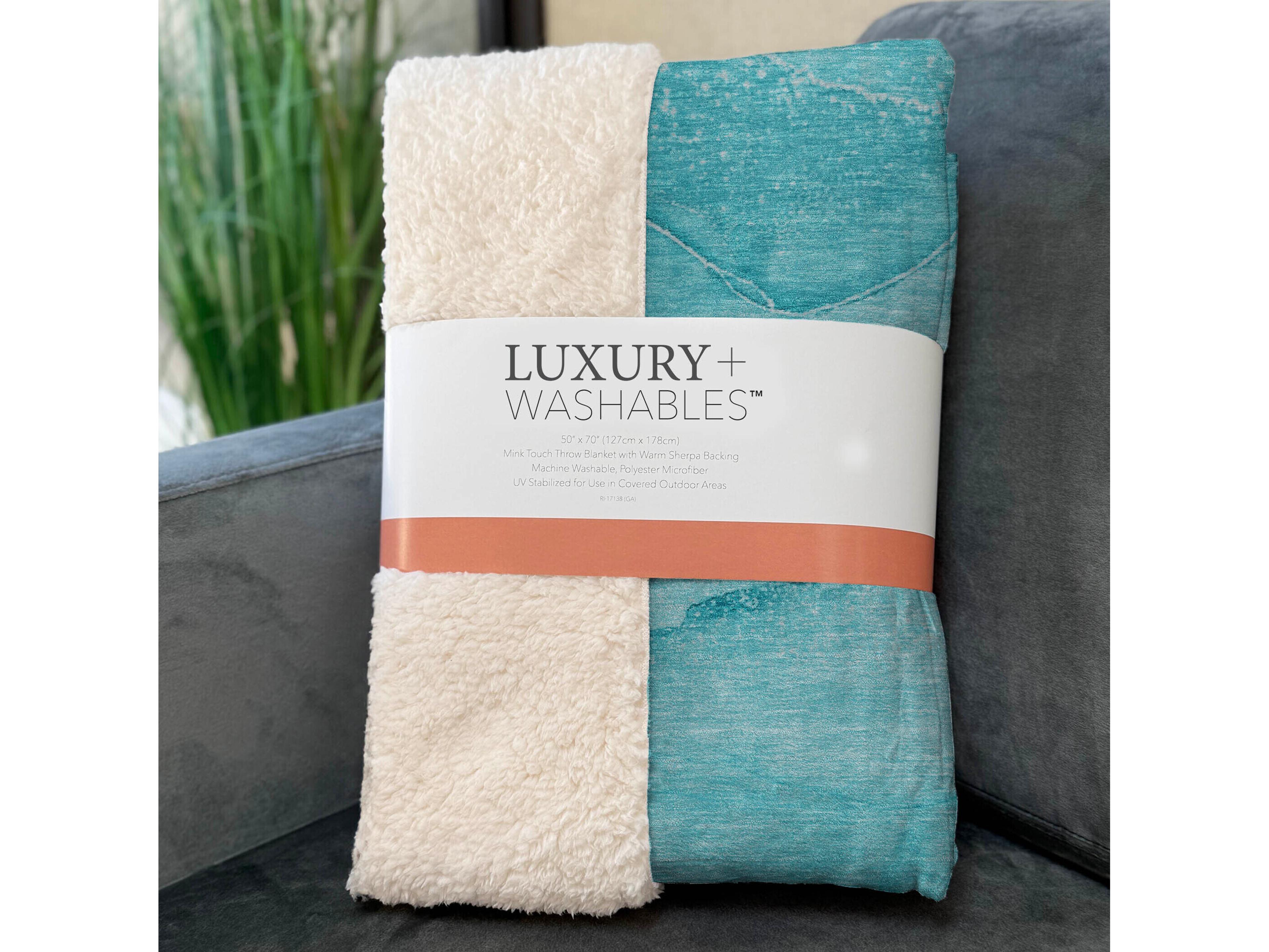 Dalyn Sherpa Teal Polyester Throw