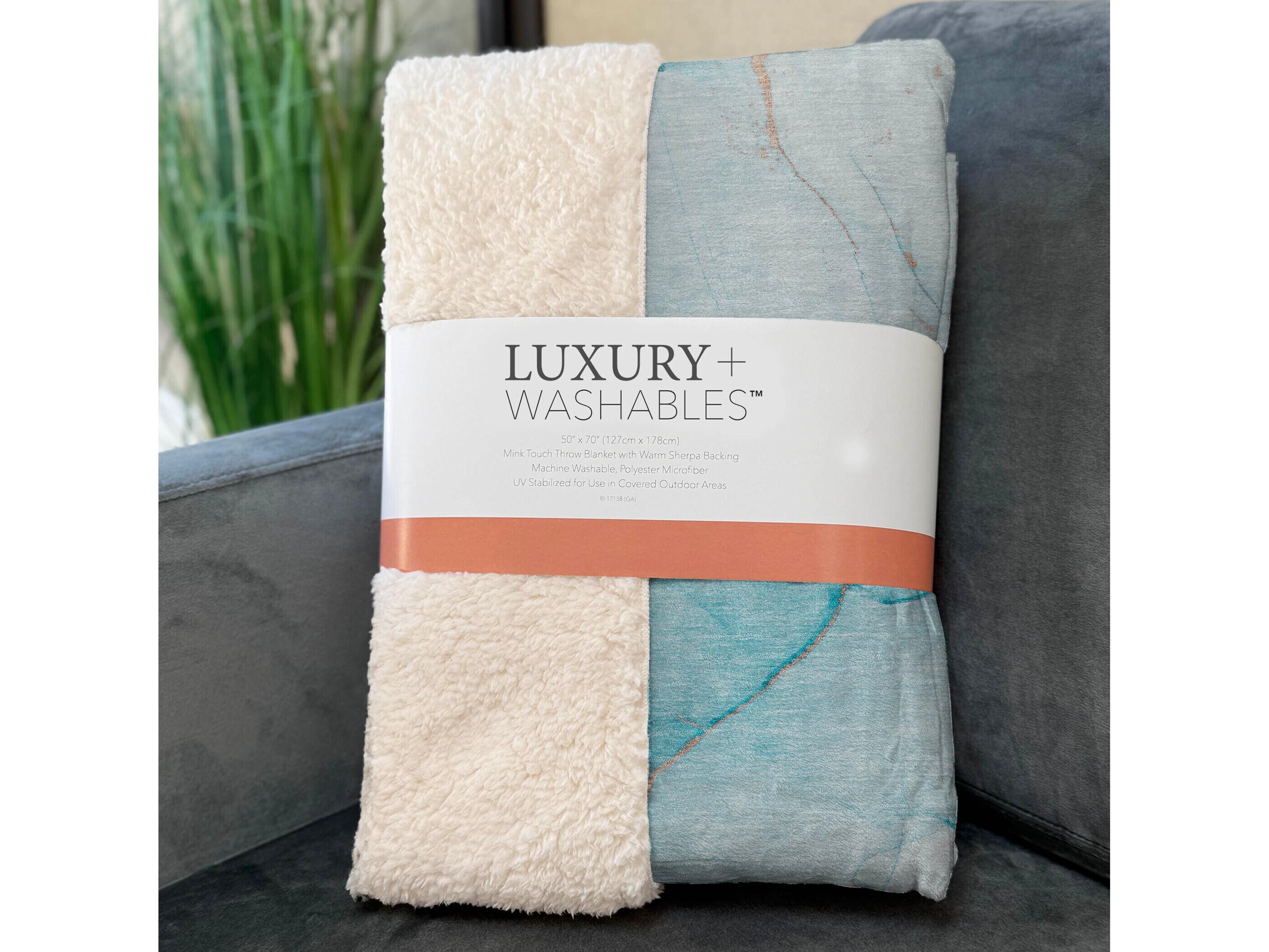 Dalyn Sherpa Teal Polyester Throw