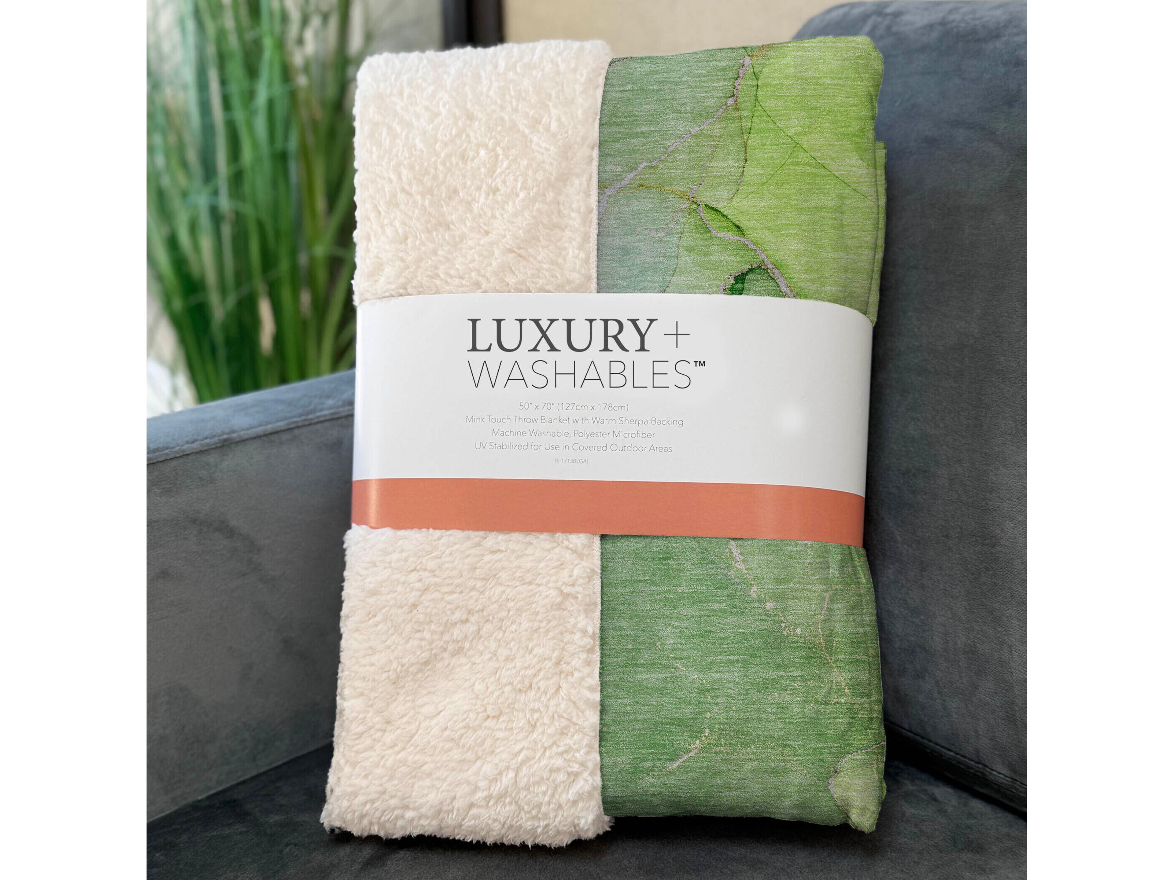 Dalyn Sherpa Green Polyester Throw