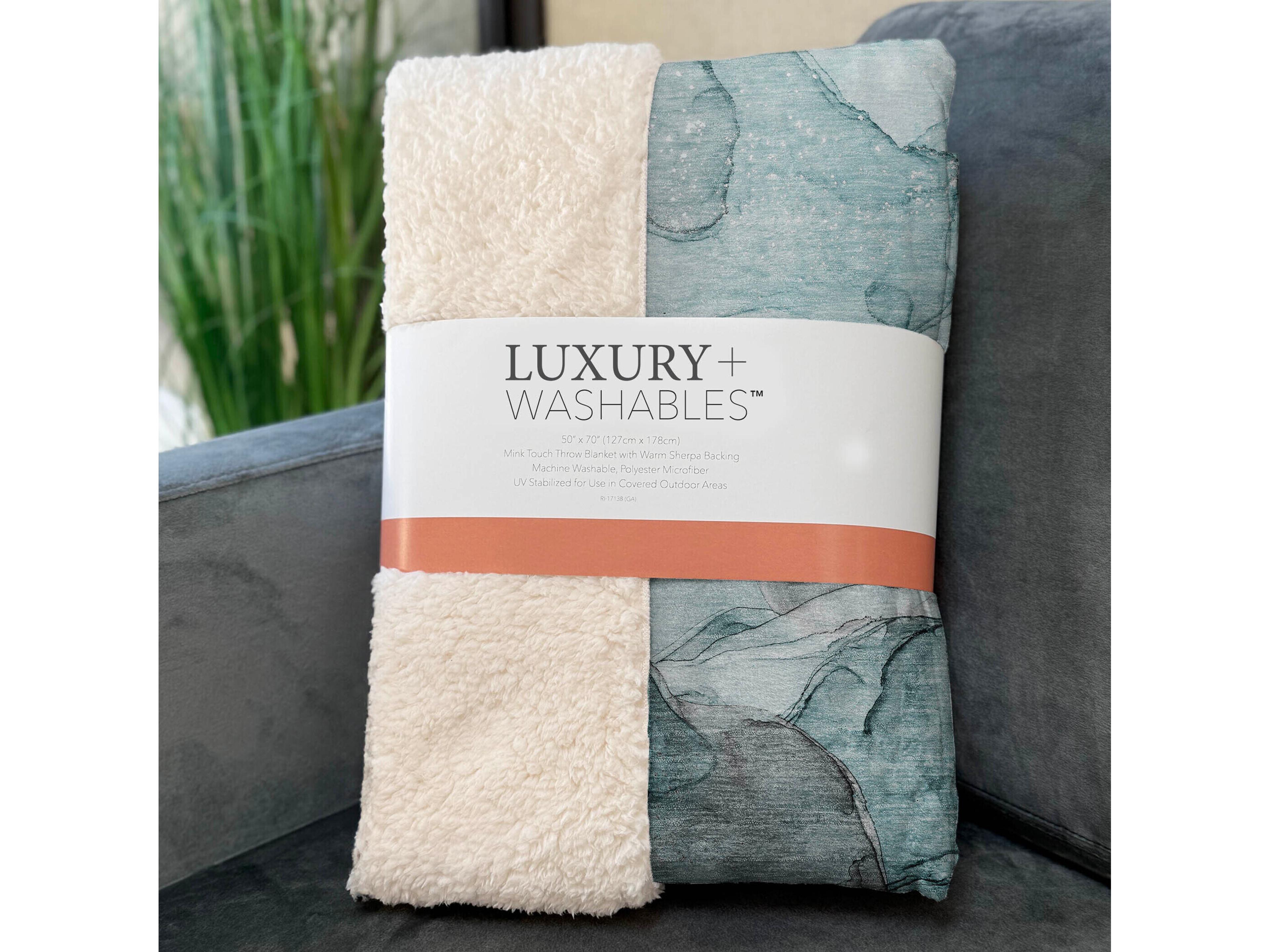 Dalyn Sherpa Teal Polyester Throw