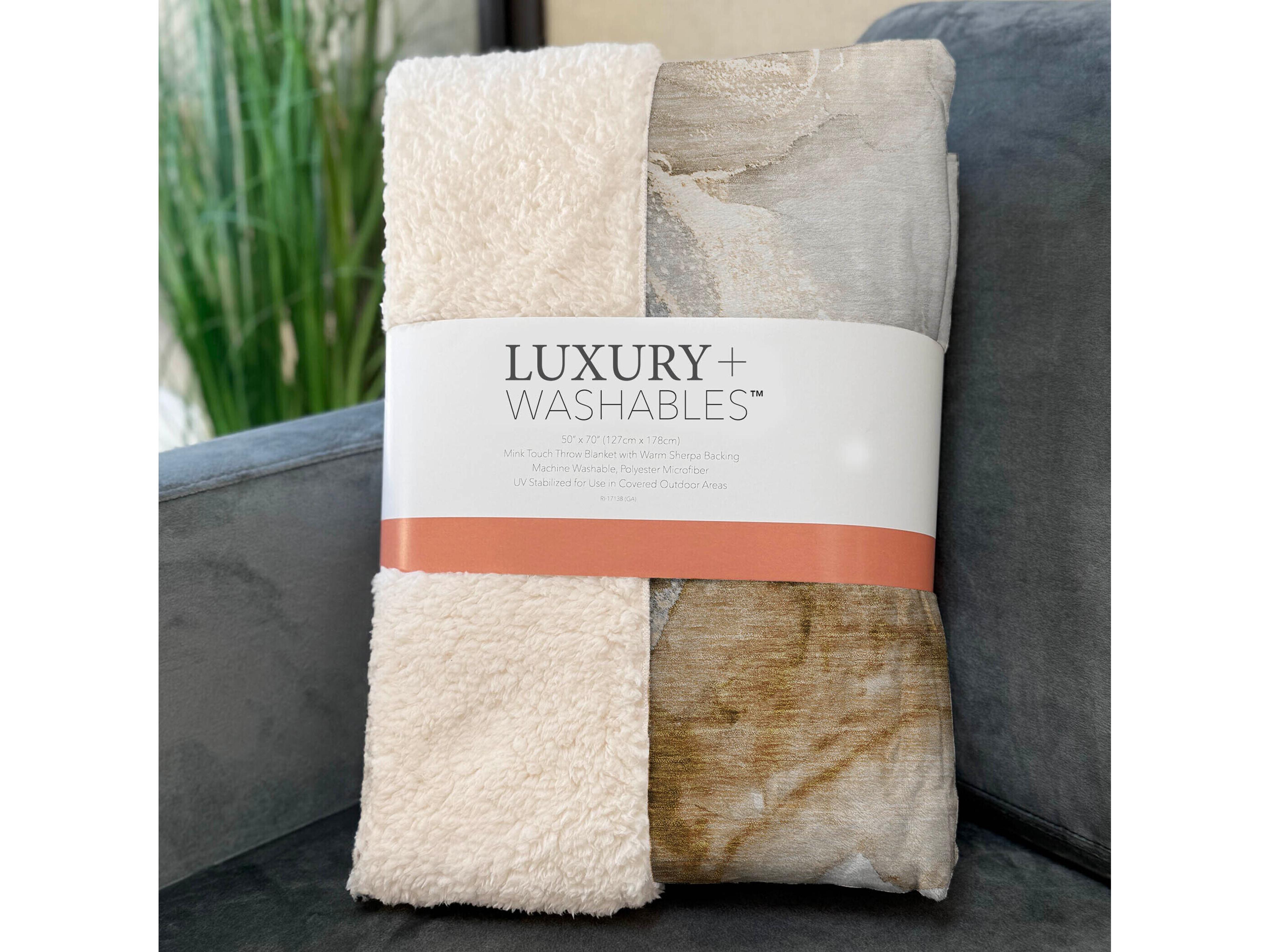 Dalyn Sherpa Brown Polyester Throw