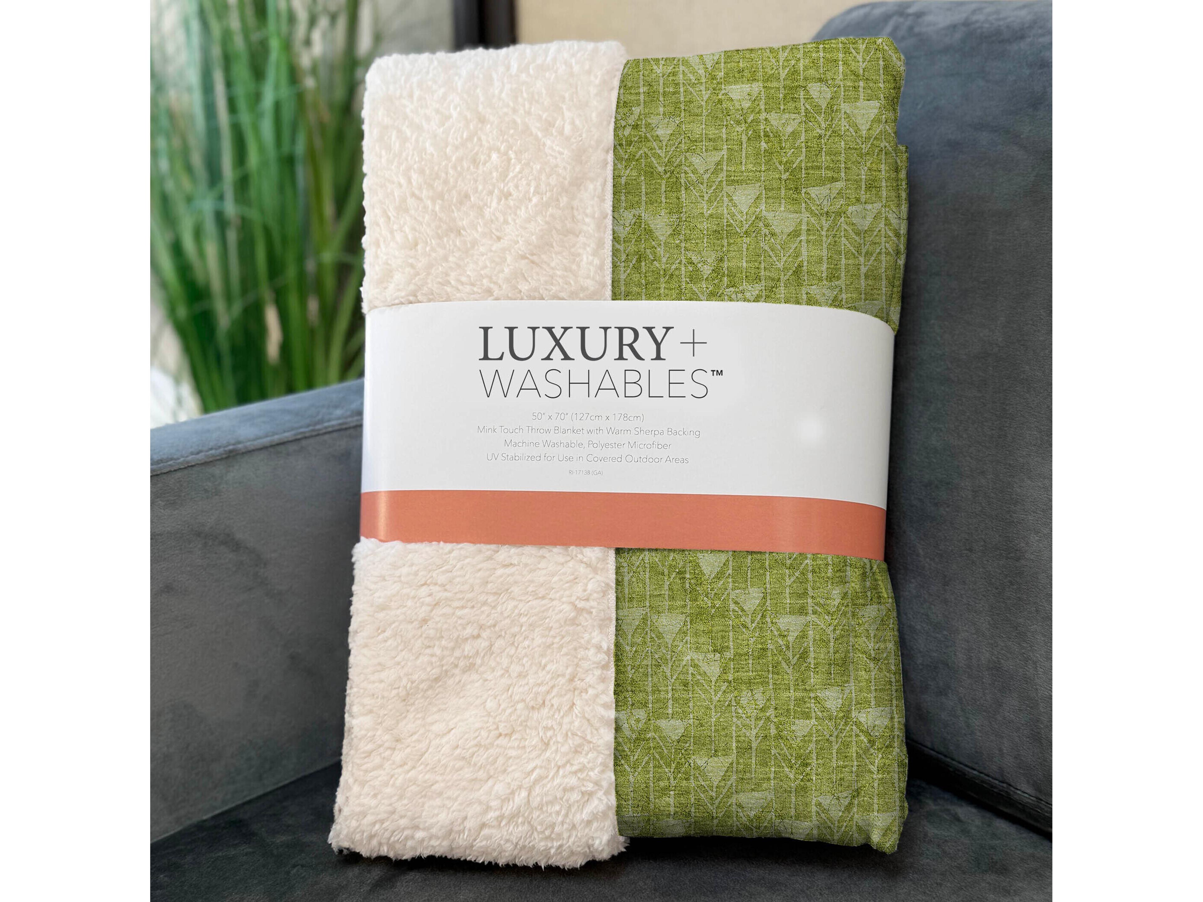 Dalyn Sherpa Green Polyester Throw