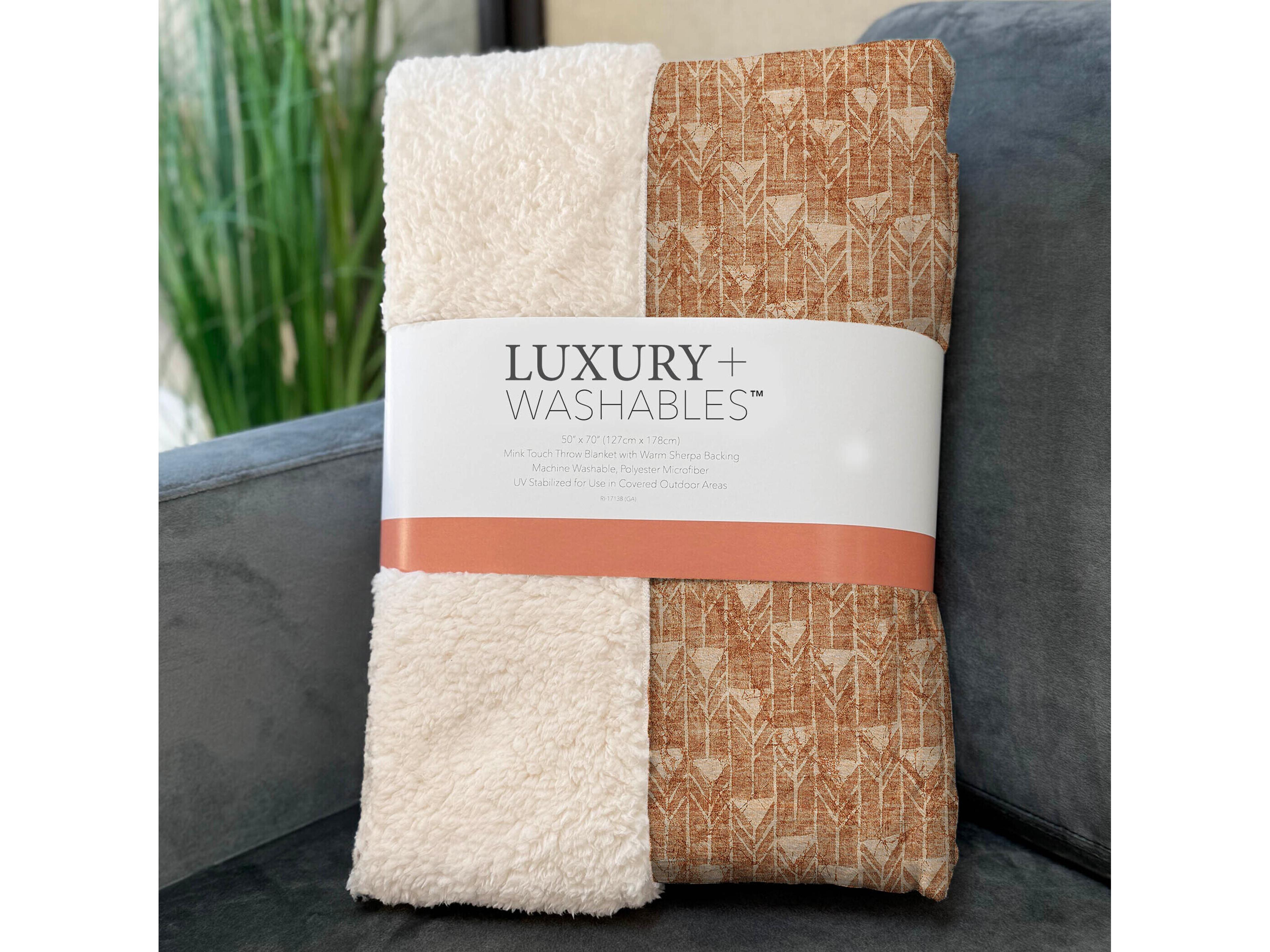 Dalyn Sherpa Orange Polyester Throw