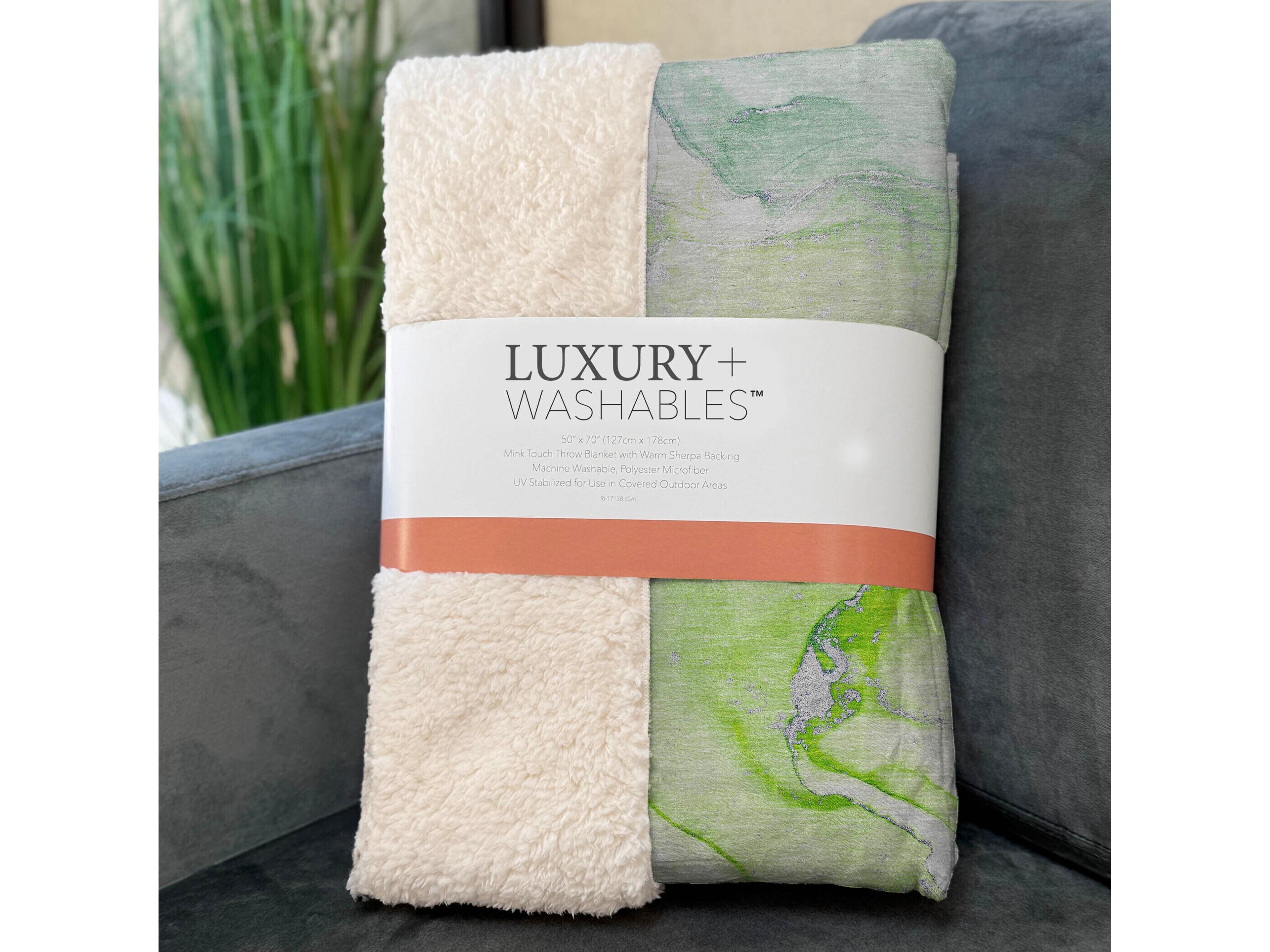 Dalyn Sherpa Green Polyester Throw