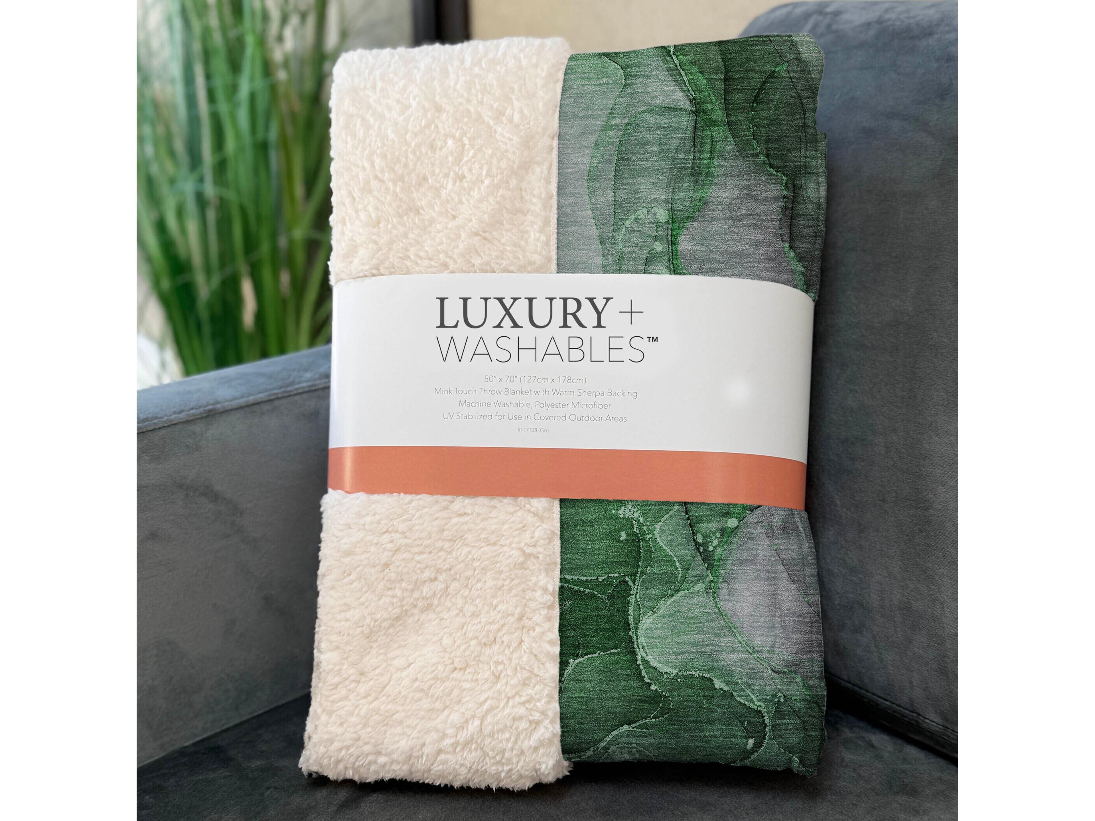 Dalyn Sherpa Green Polyester Throw