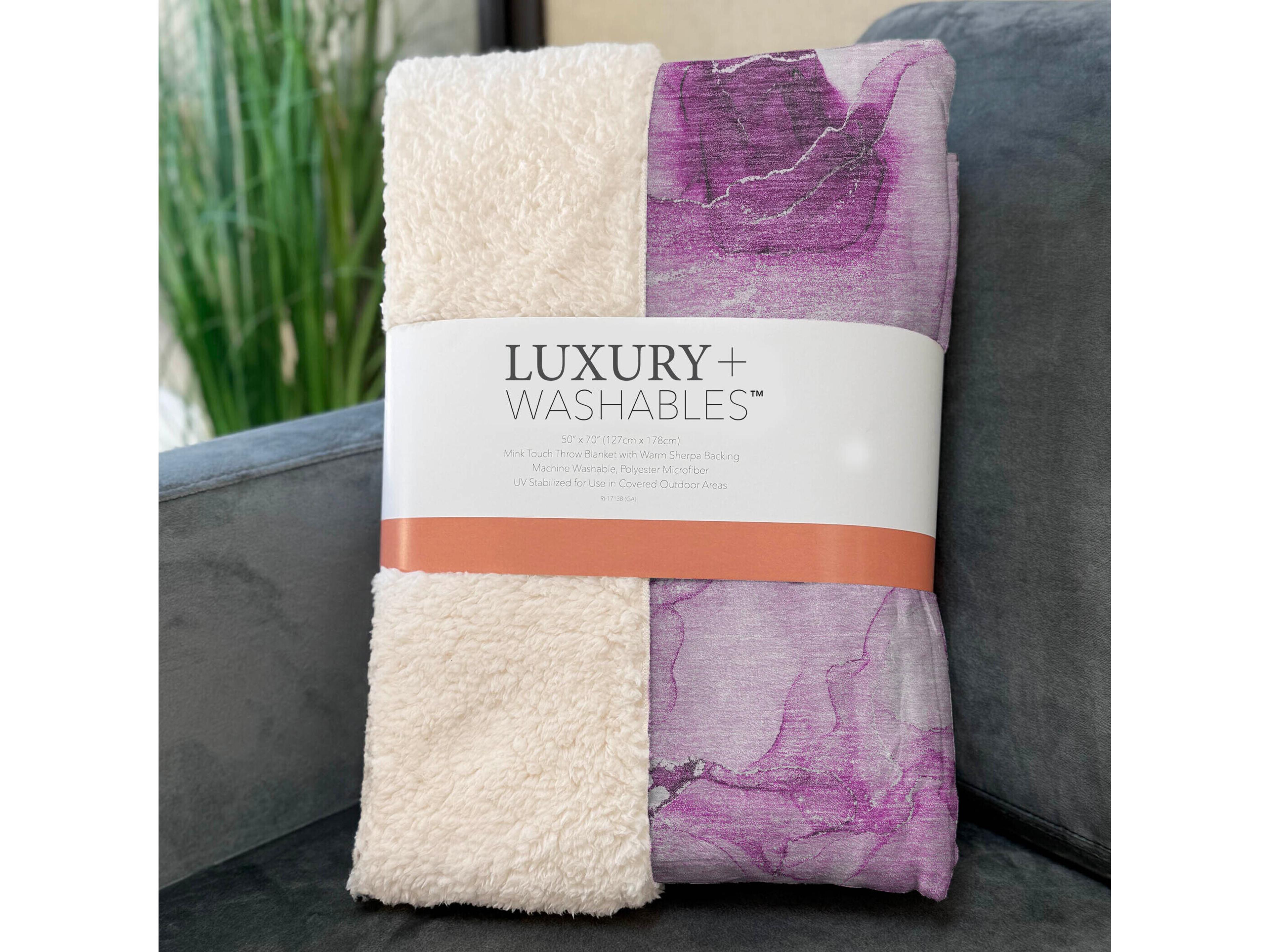 Dalyn Sherpa Pink Polyester Throw