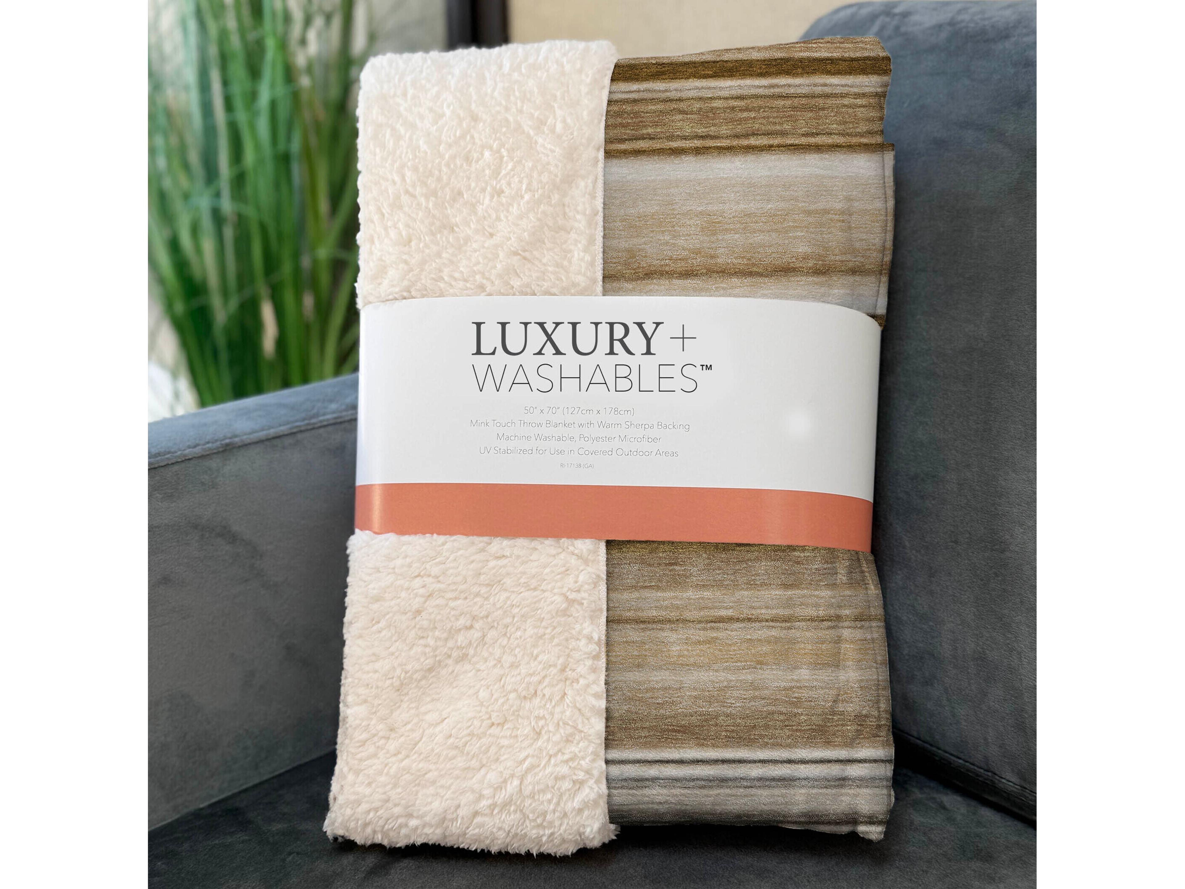 Dalyn Sherpa Brown Polyester Throw