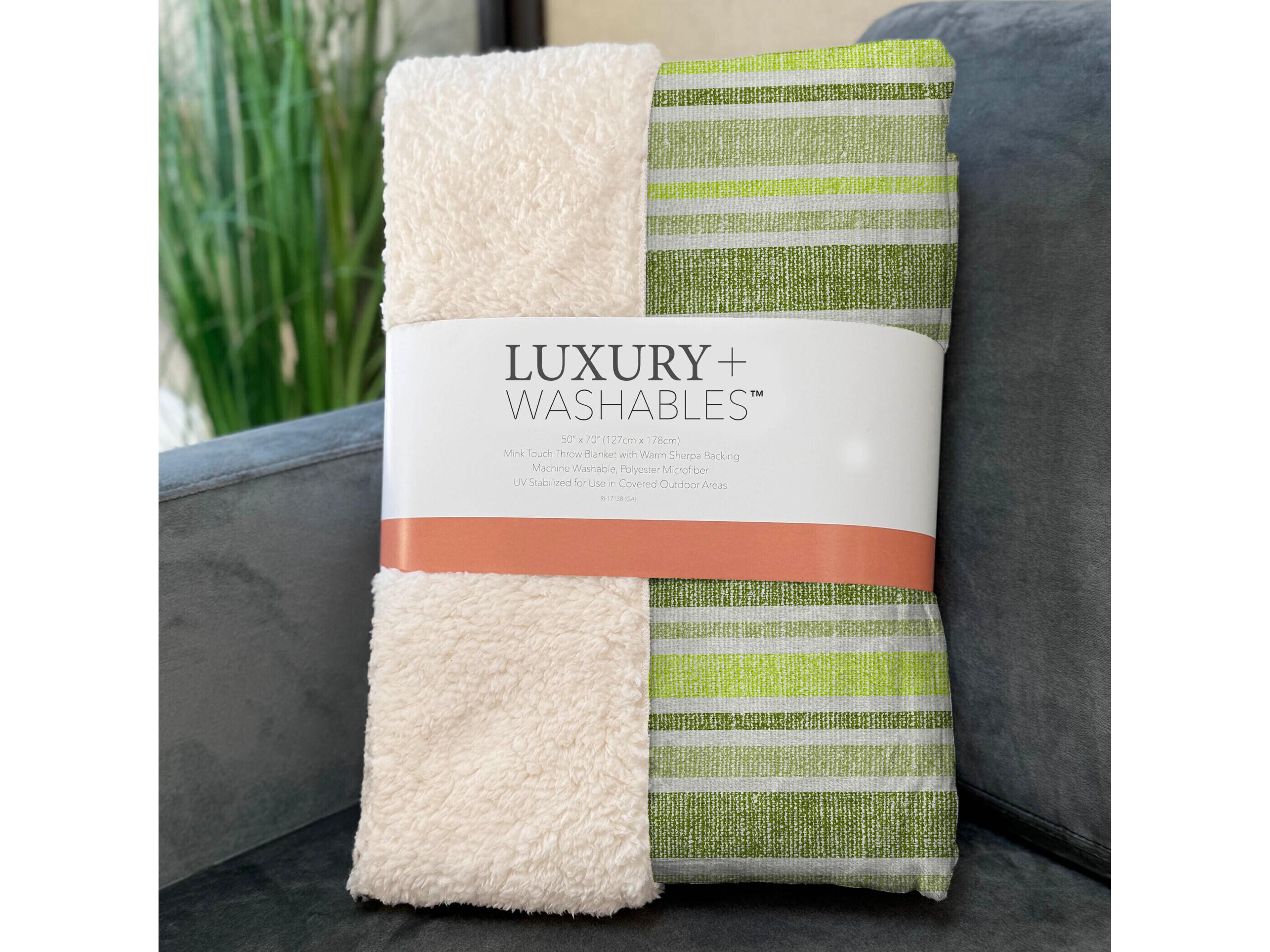 Dalyn Sherpa Green Polyester Throw