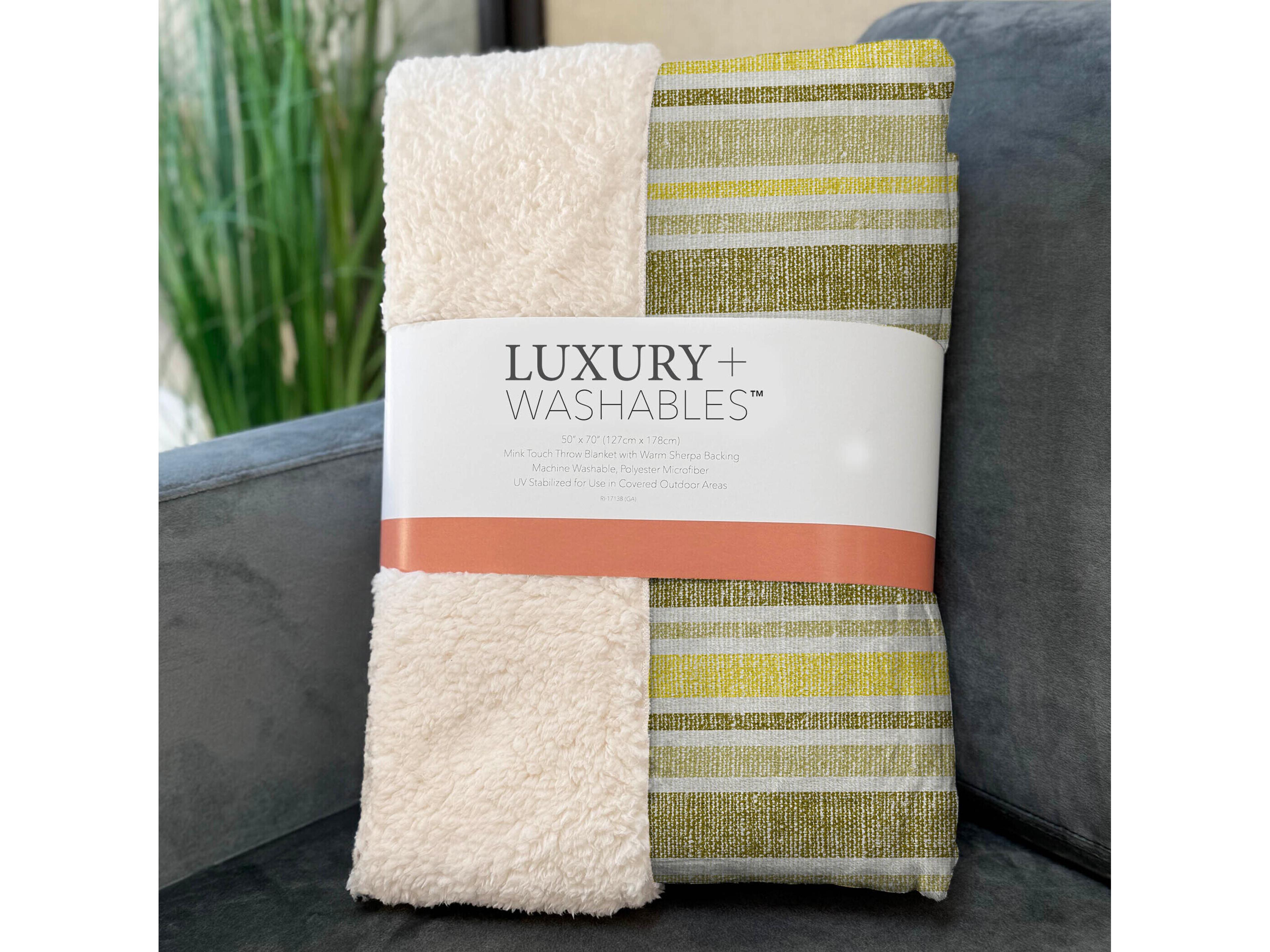 Dalyn Sherpa Brown Polyester Throw