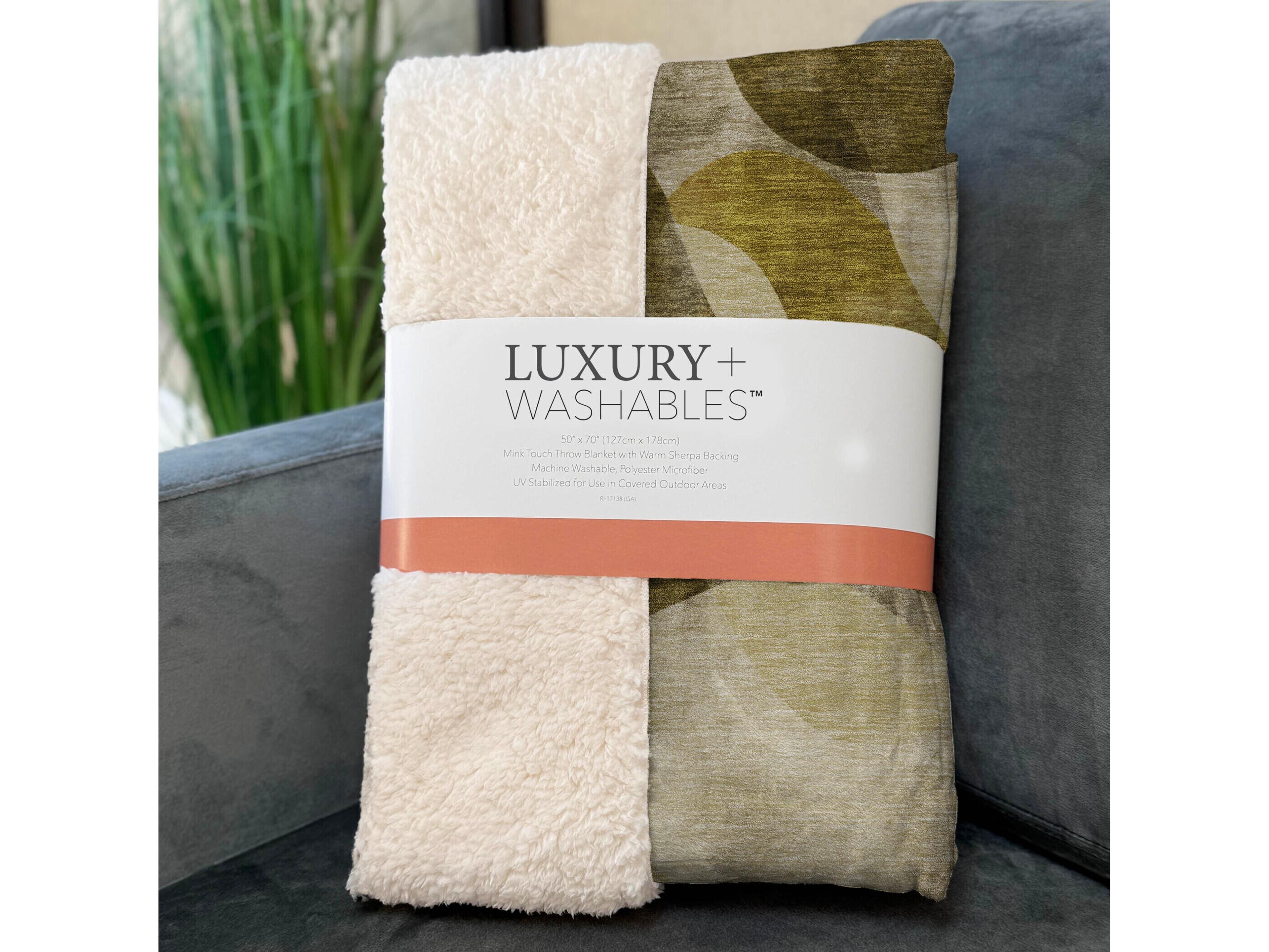 Dalyn Sherpa Brown Polyester Throw