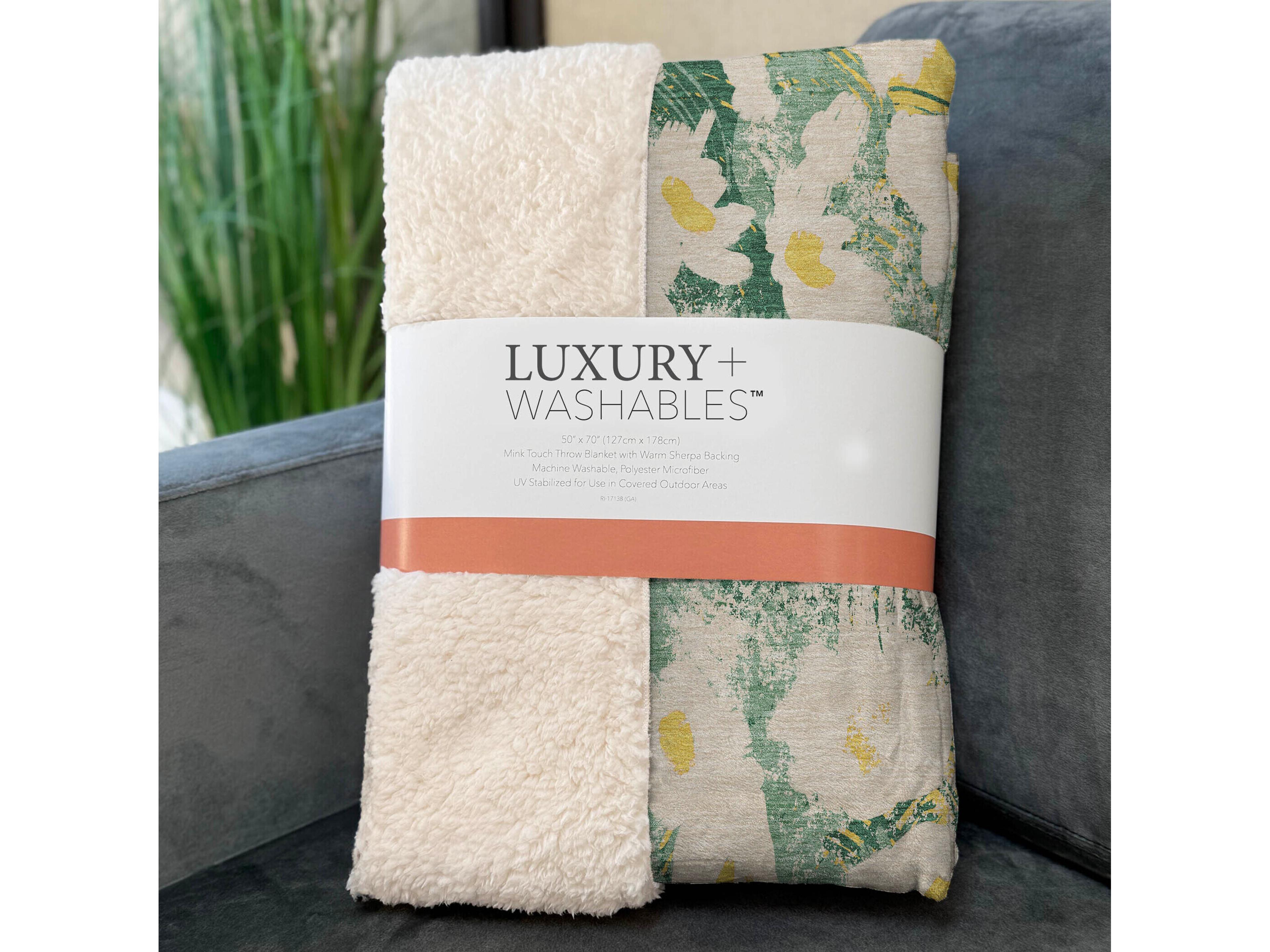 Dalyn Sherpa Green Polyester Throw