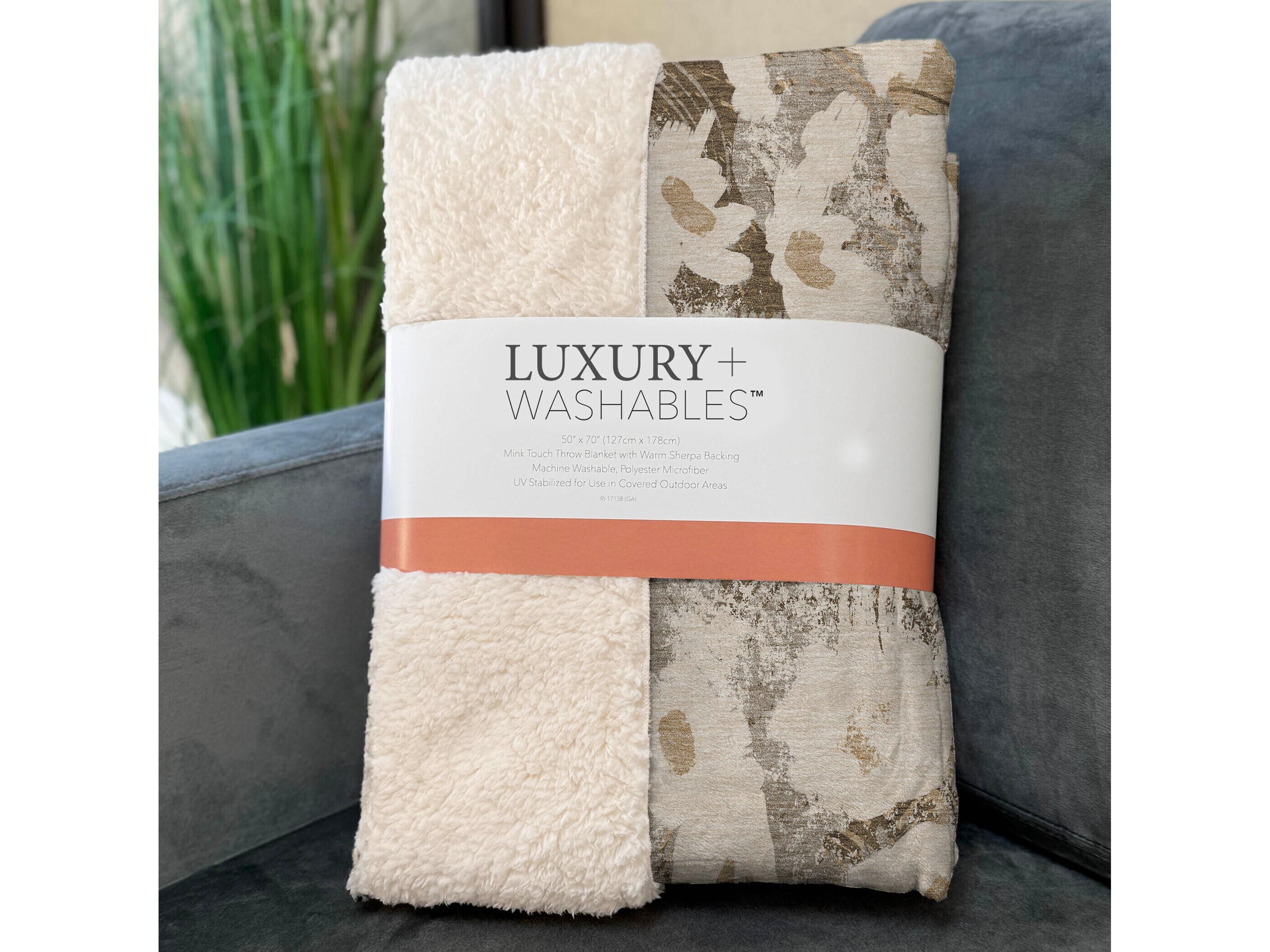 Dalyn Sherpa Brown Polyester Throw