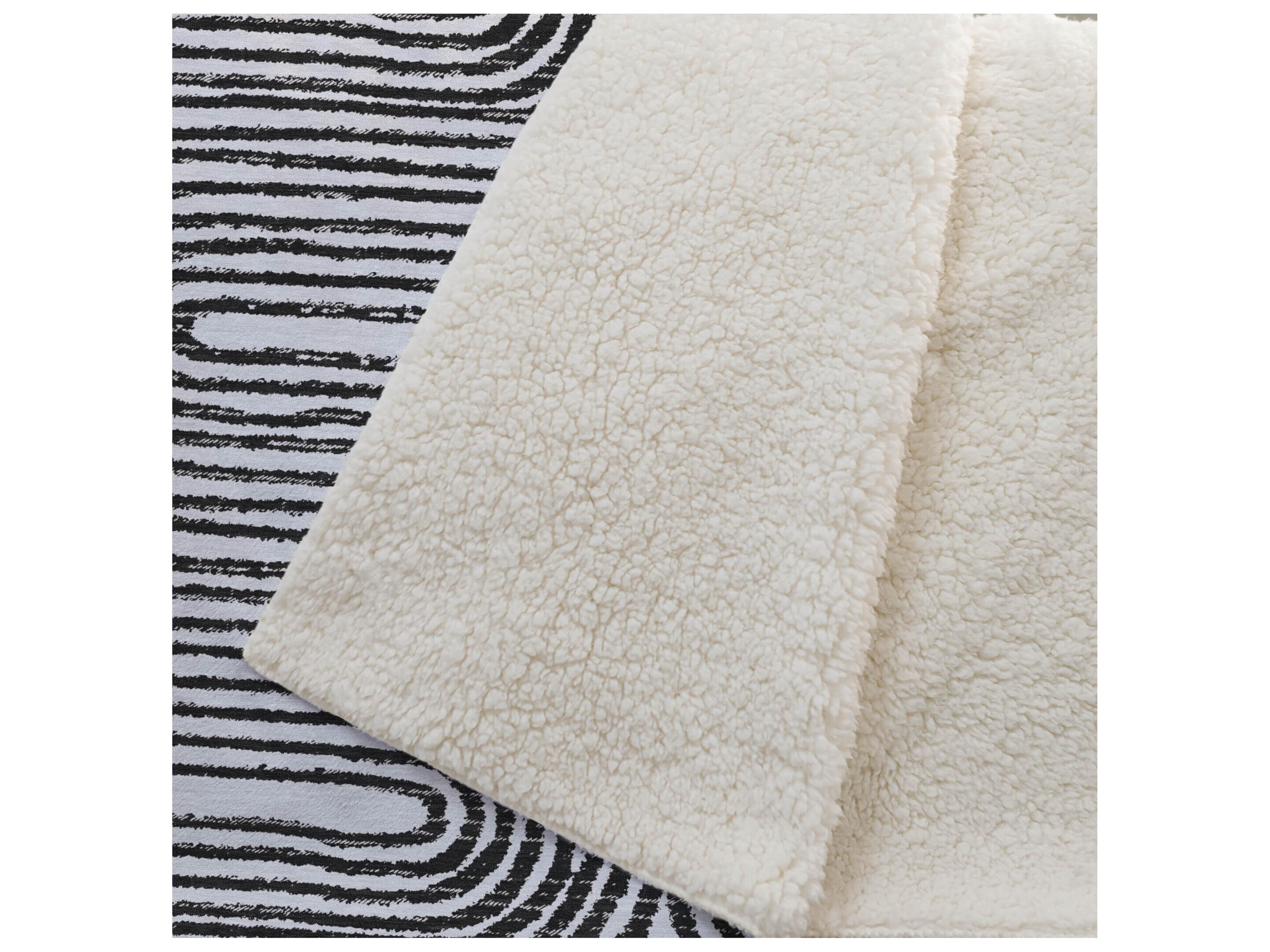 Dalyn Sherpa Black Polyester Throw
