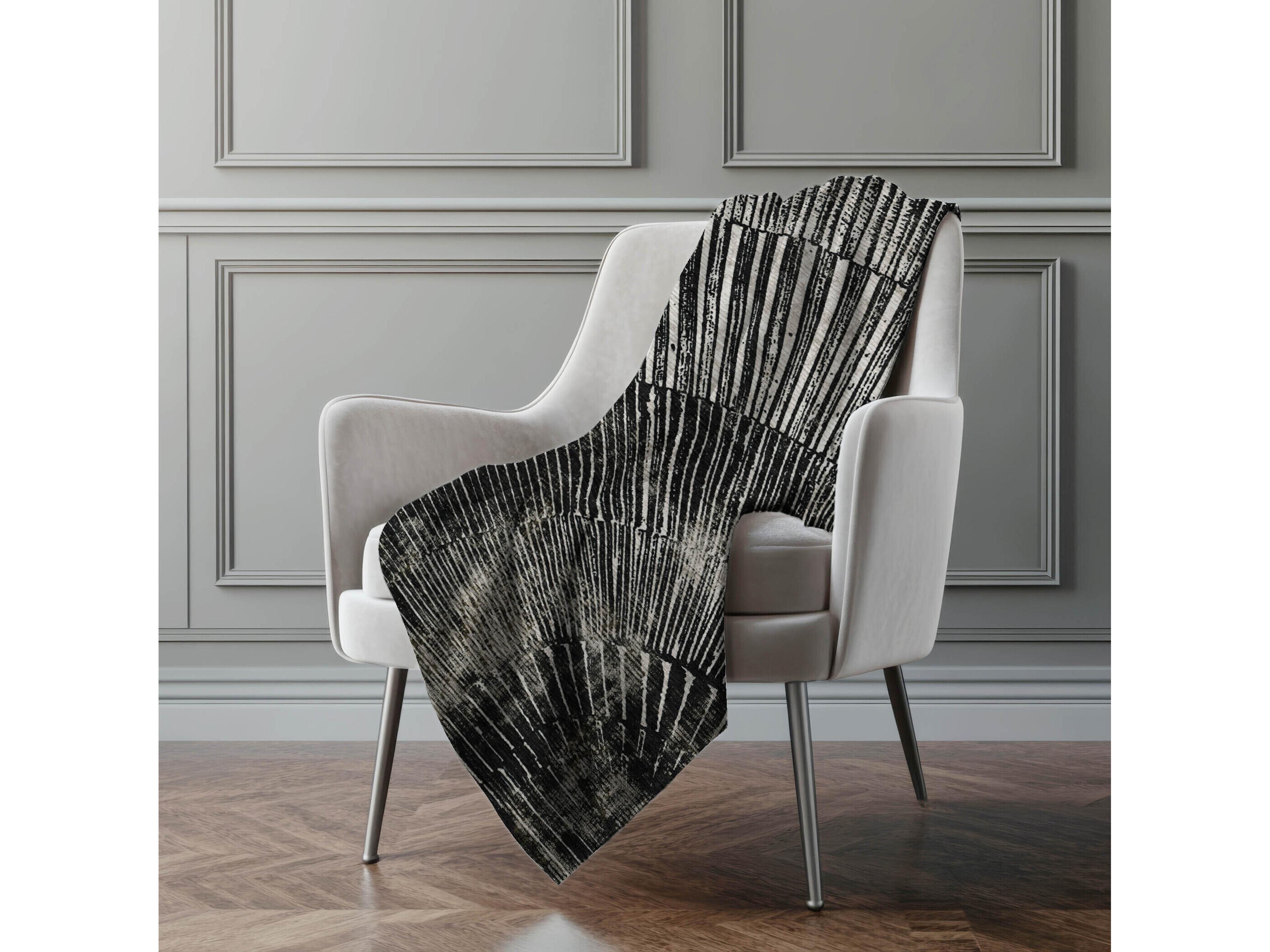 Dalyn Sherpa Black Polyester Throw