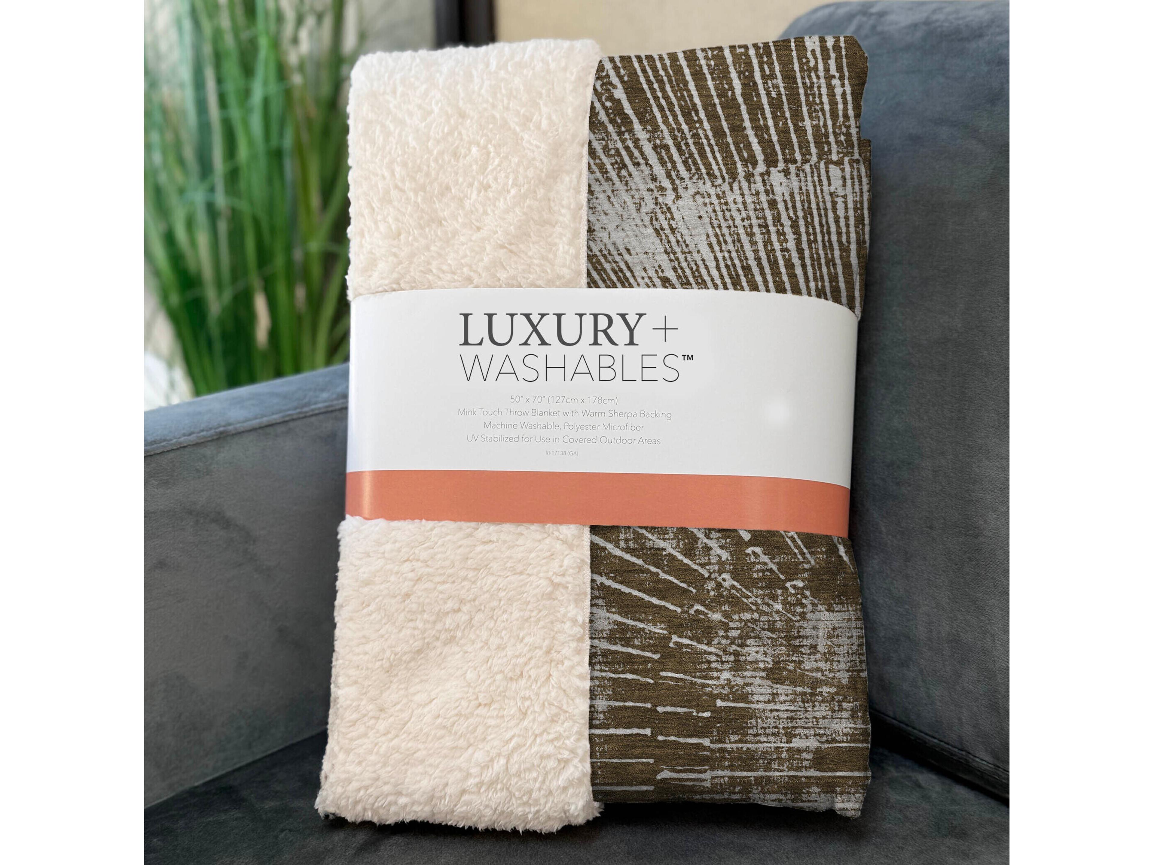 Dalyn Sherpa Brown Polyester Throw