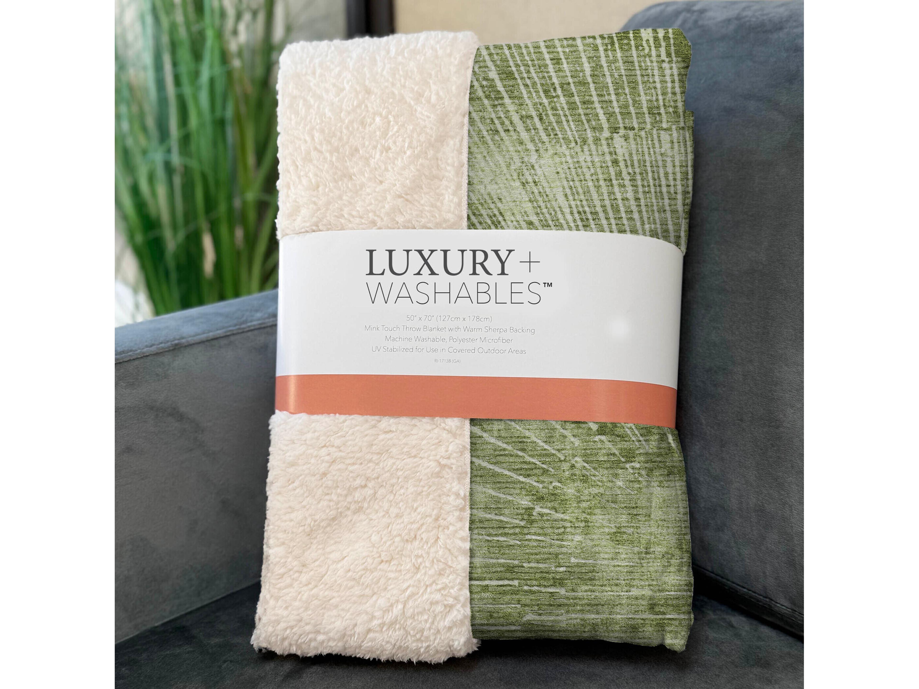 Dalyn Sherpa Green Polyester Throw